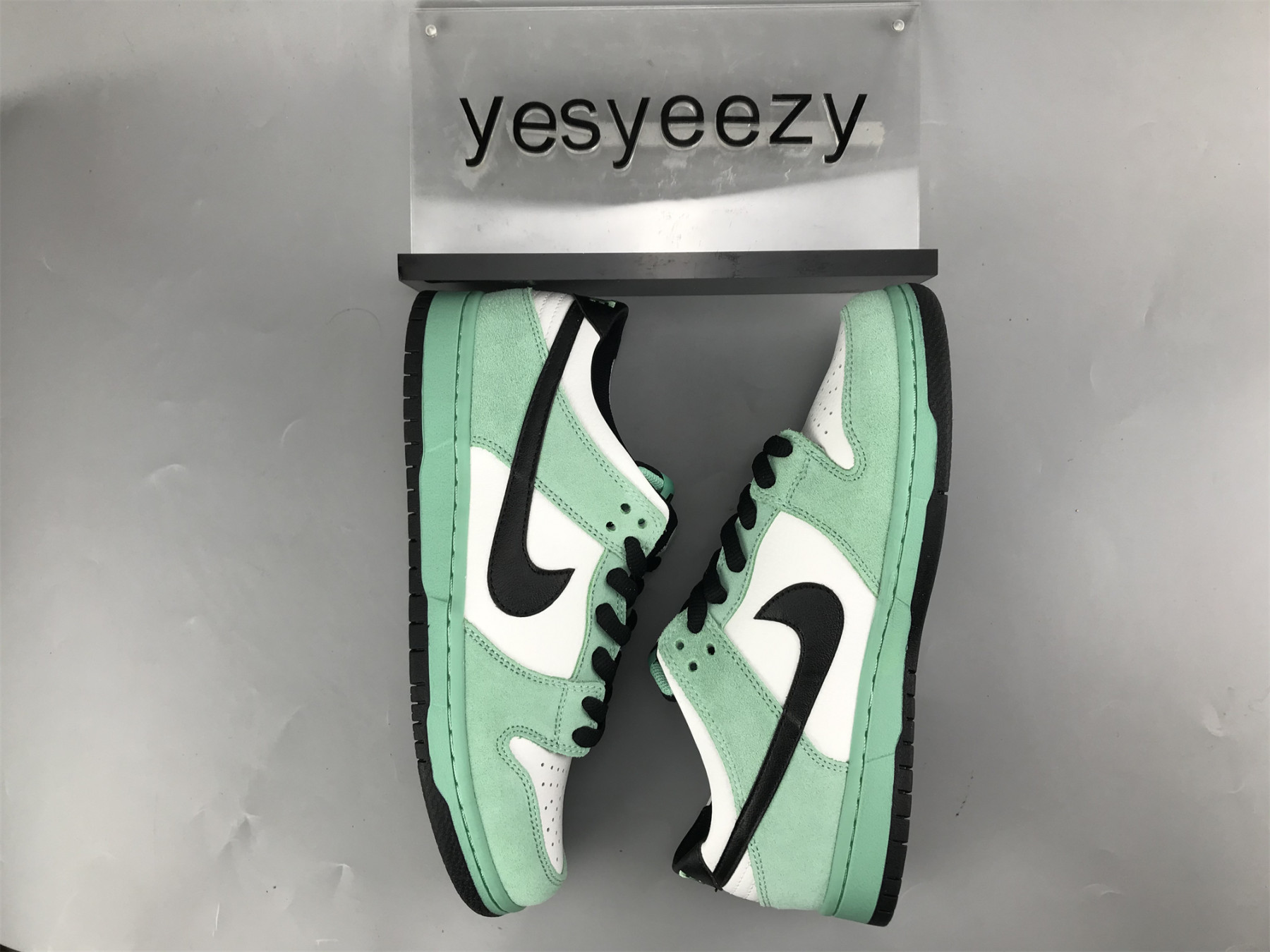 UA NIKE SB DUNK LOW 