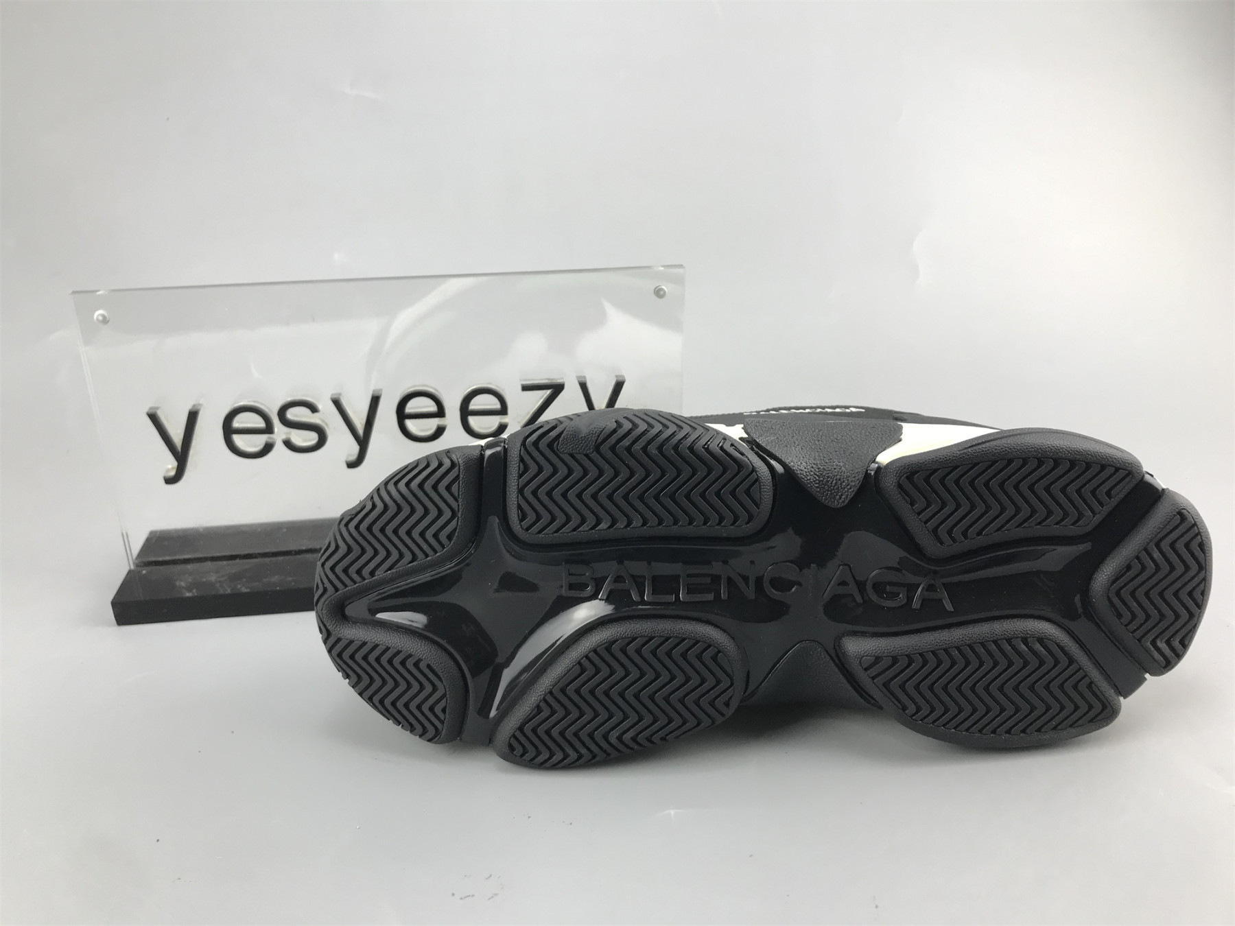 UA TRIPLE S CLEAR SOLE WHITE BURGUNDY