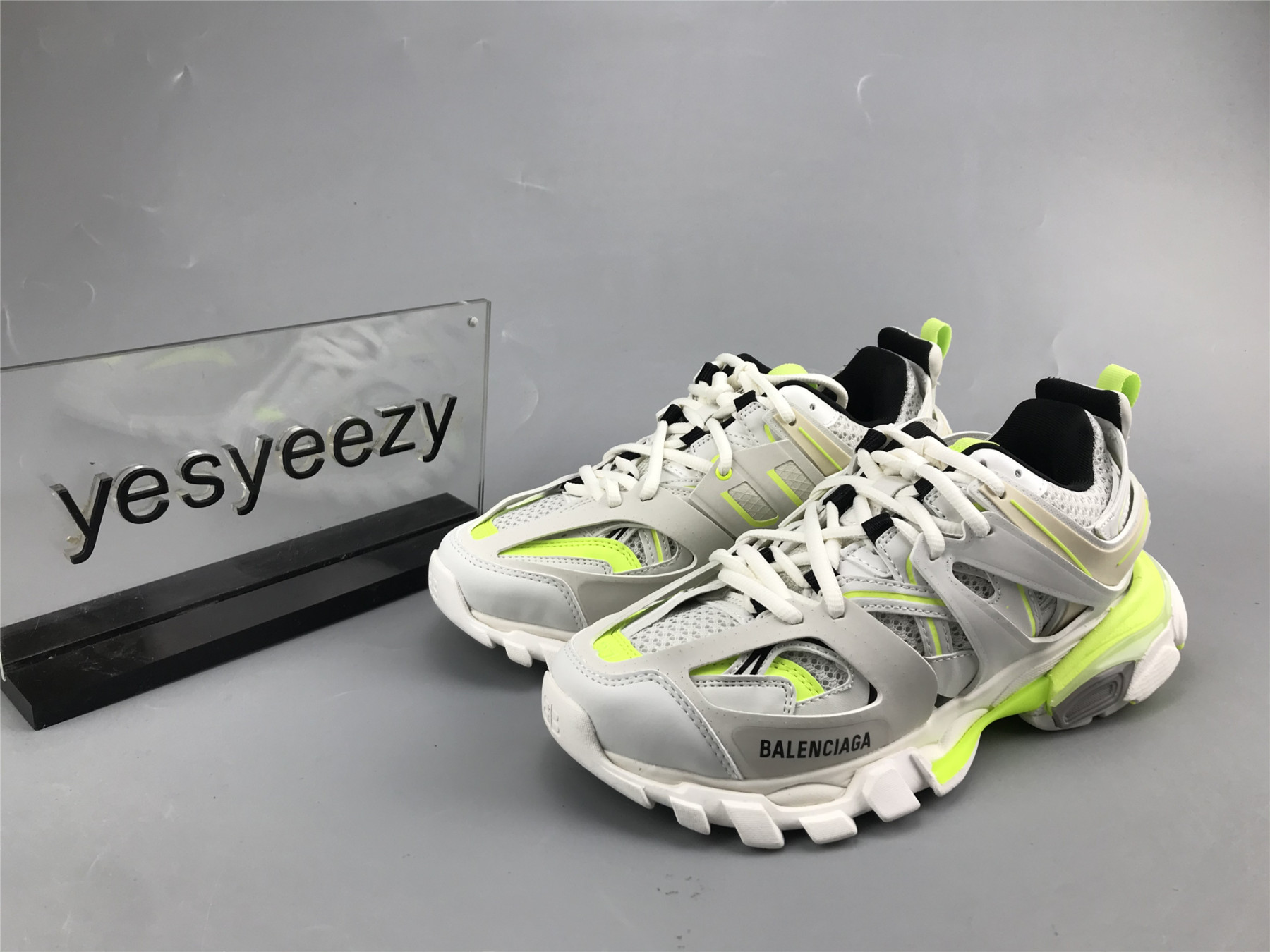 UA TRACK SNEAKER WHITE FLUORESCENT YELLOW