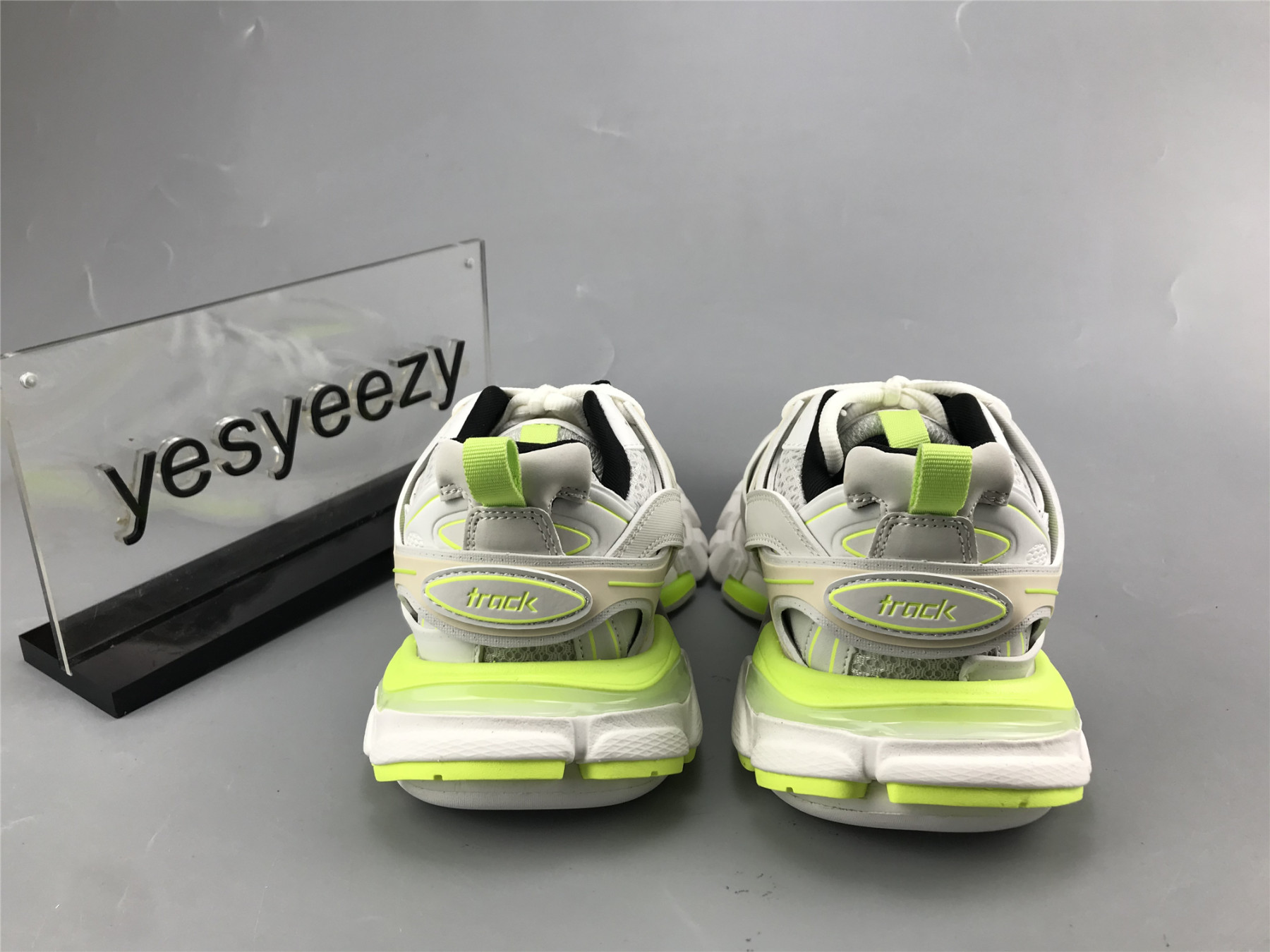 UA TRACK SNEAKER WHITE FLUORESCENT YELLOW