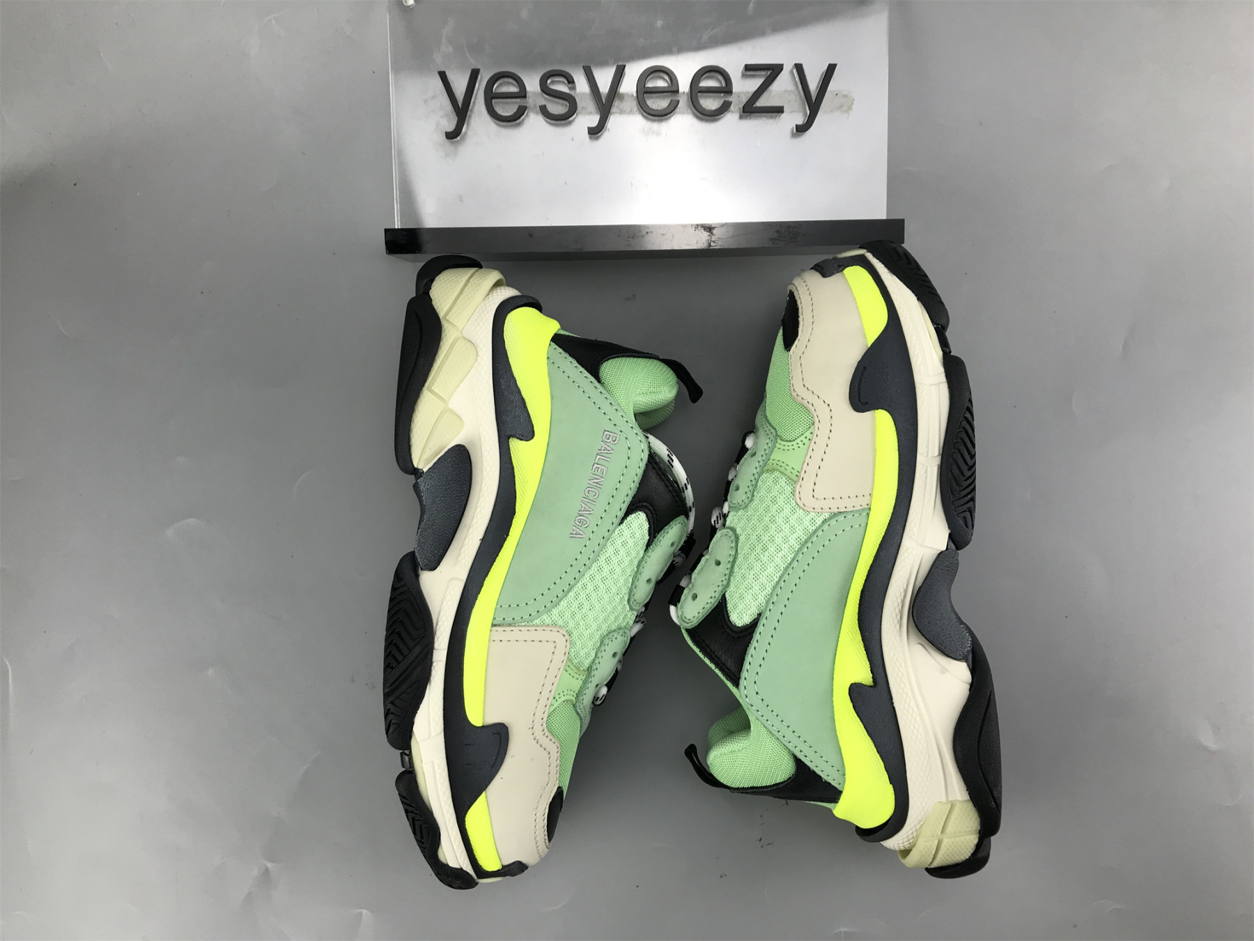 UA TRIPLE S CLEAR SOLE WHITE GREEN BLACK