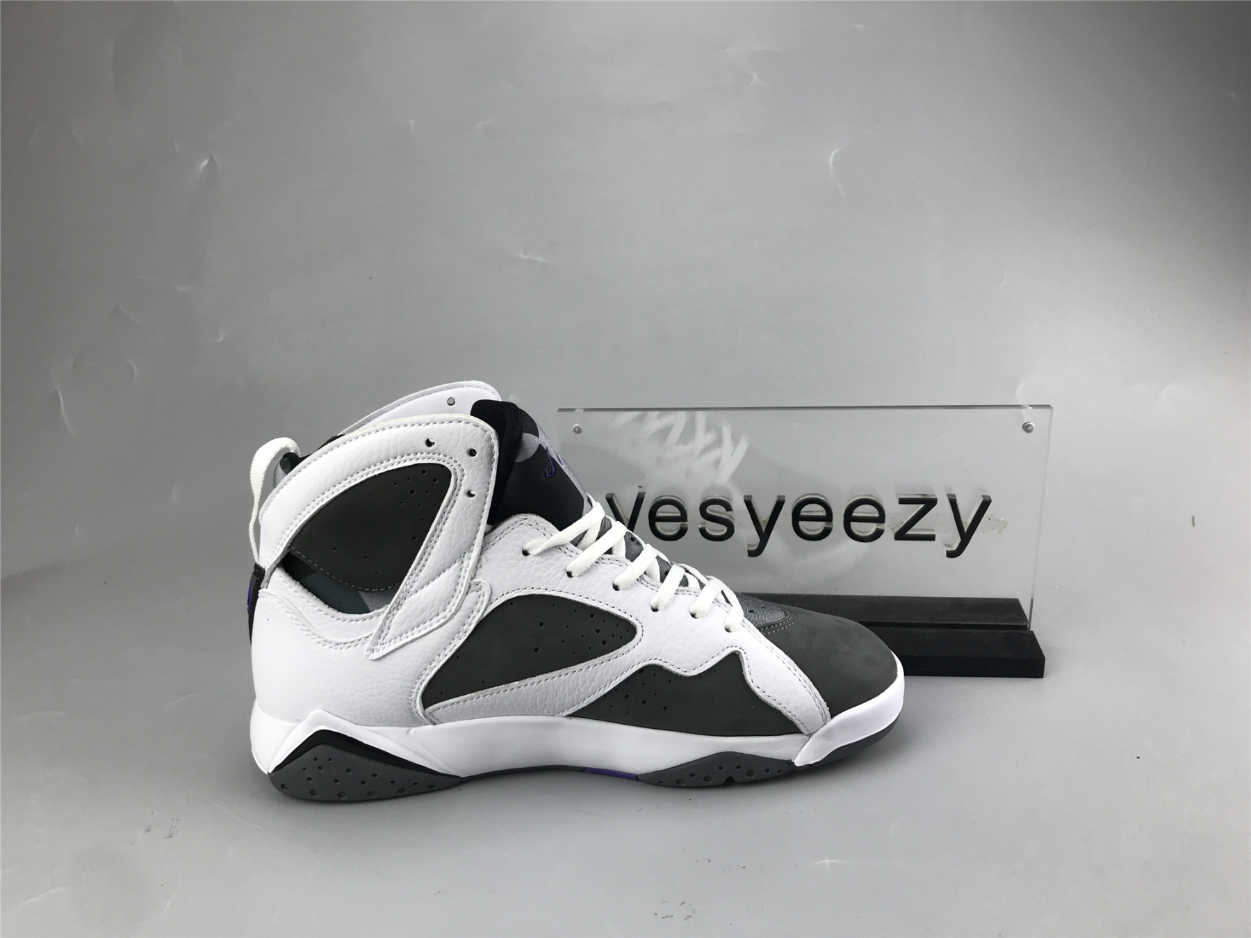 UA AIR JORDAN 7 RETRO 