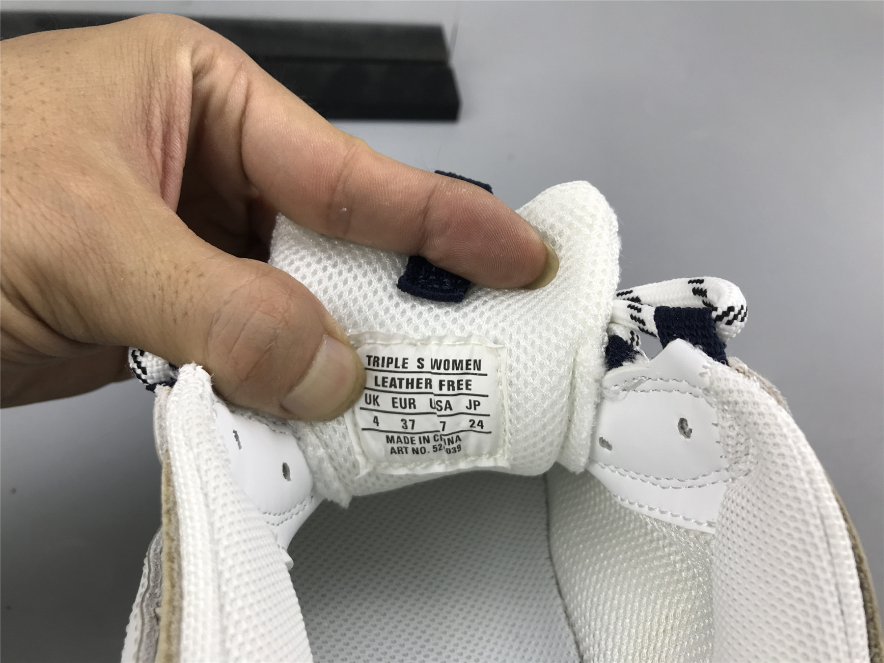 UA TRIPLE S CLEAR SOLE WHITE DK.BLUE