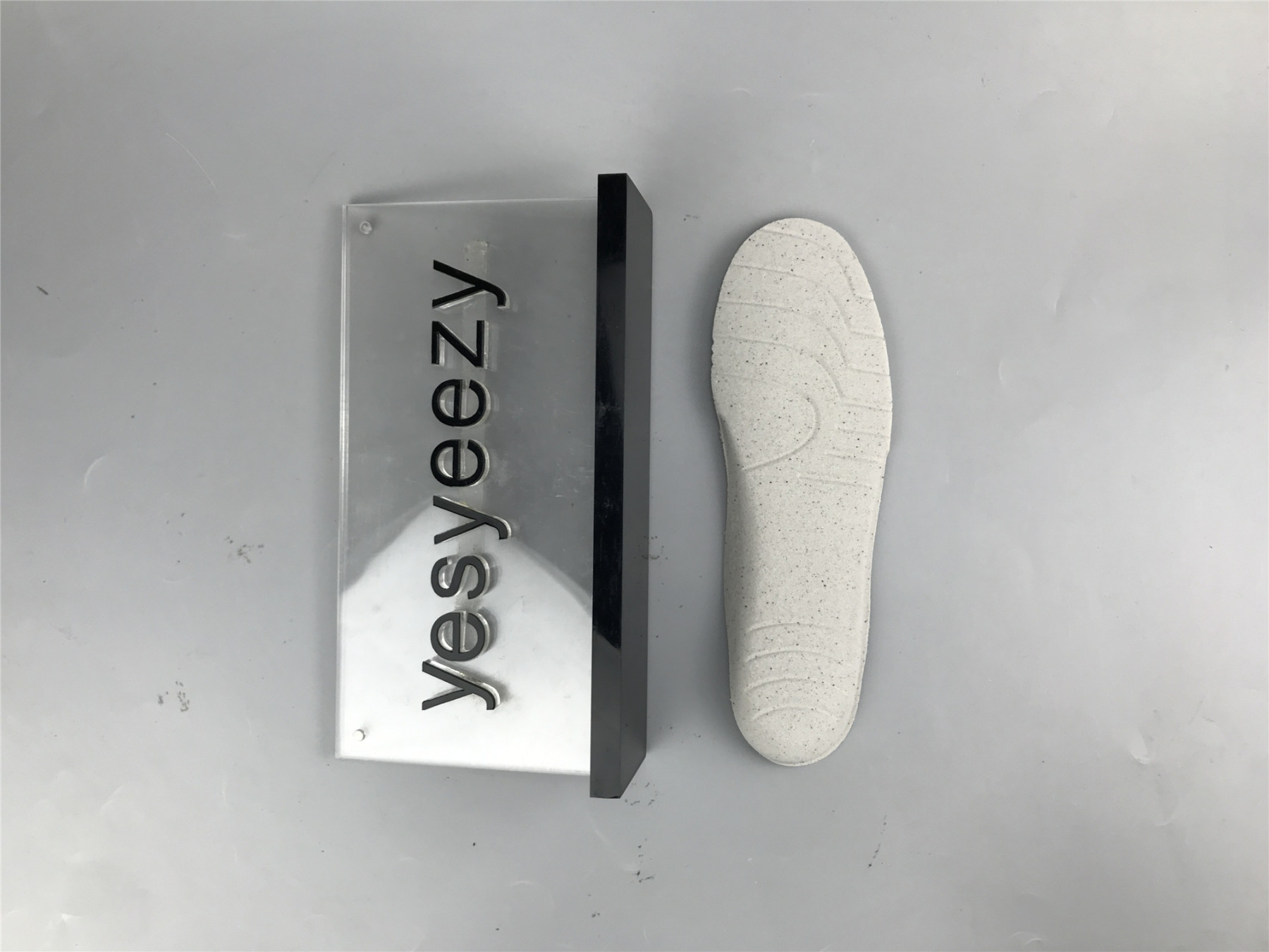 UA TRIPLE S CLEAR SOLE WHITE DK.BLUE