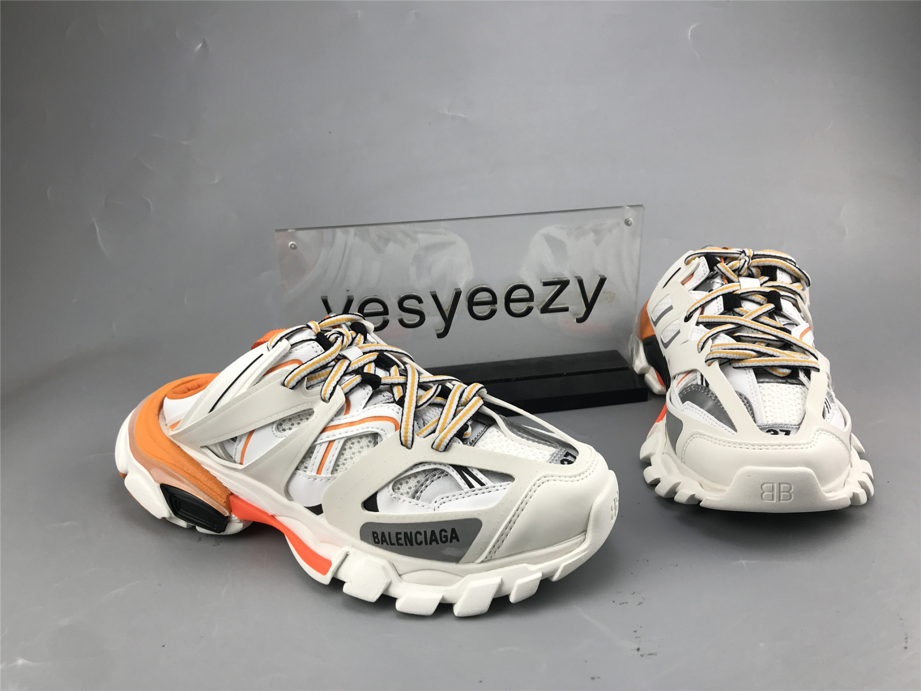 UA TRACK MULE WHITE ORANGE