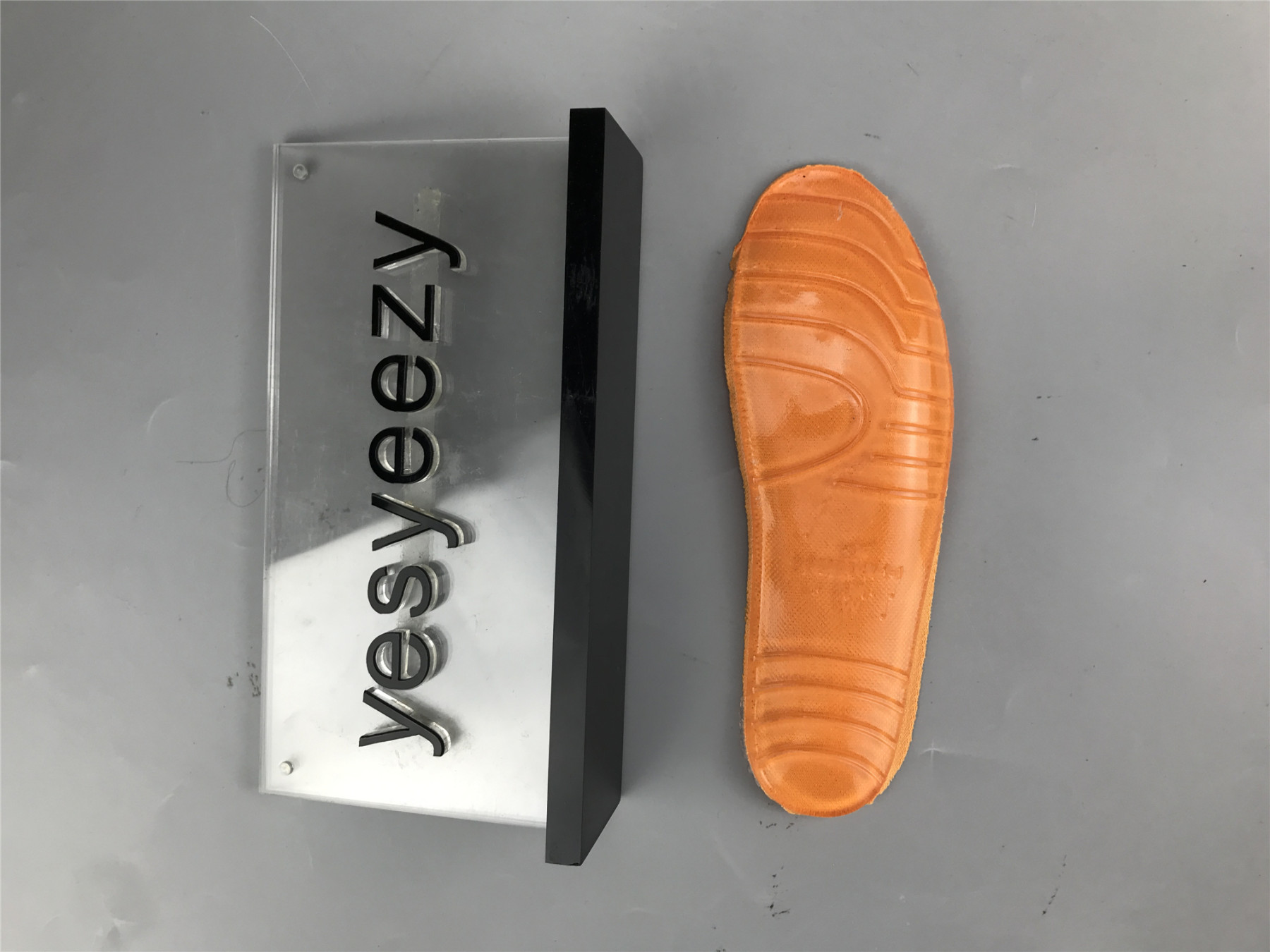 UA TRACK MULE WHITE ORANGE