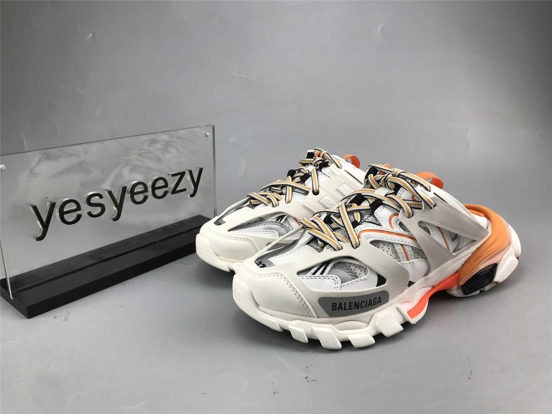 UA TRACK MULE WHITE ORANGE