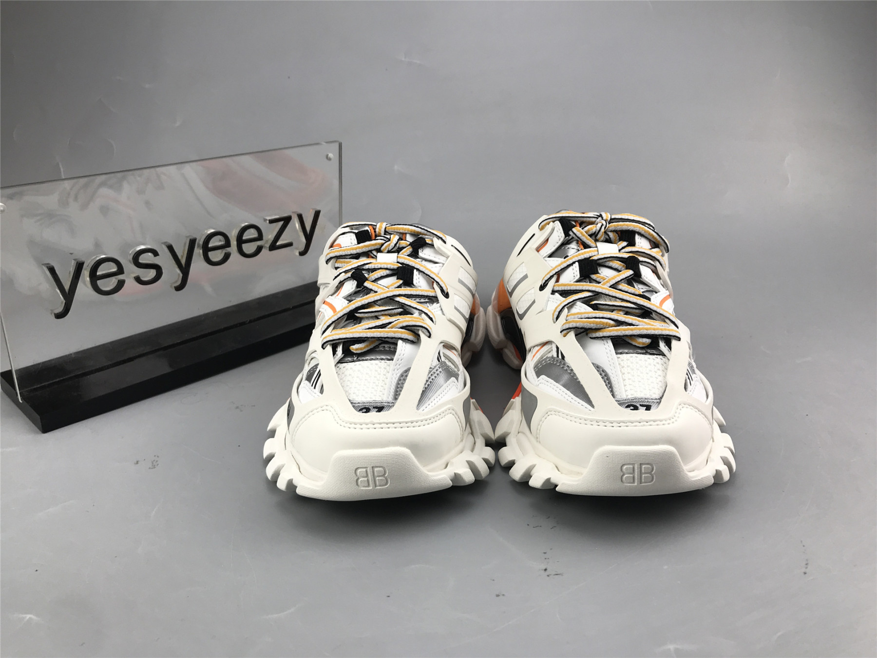 UA TRACK MULE WHITE ORANGE