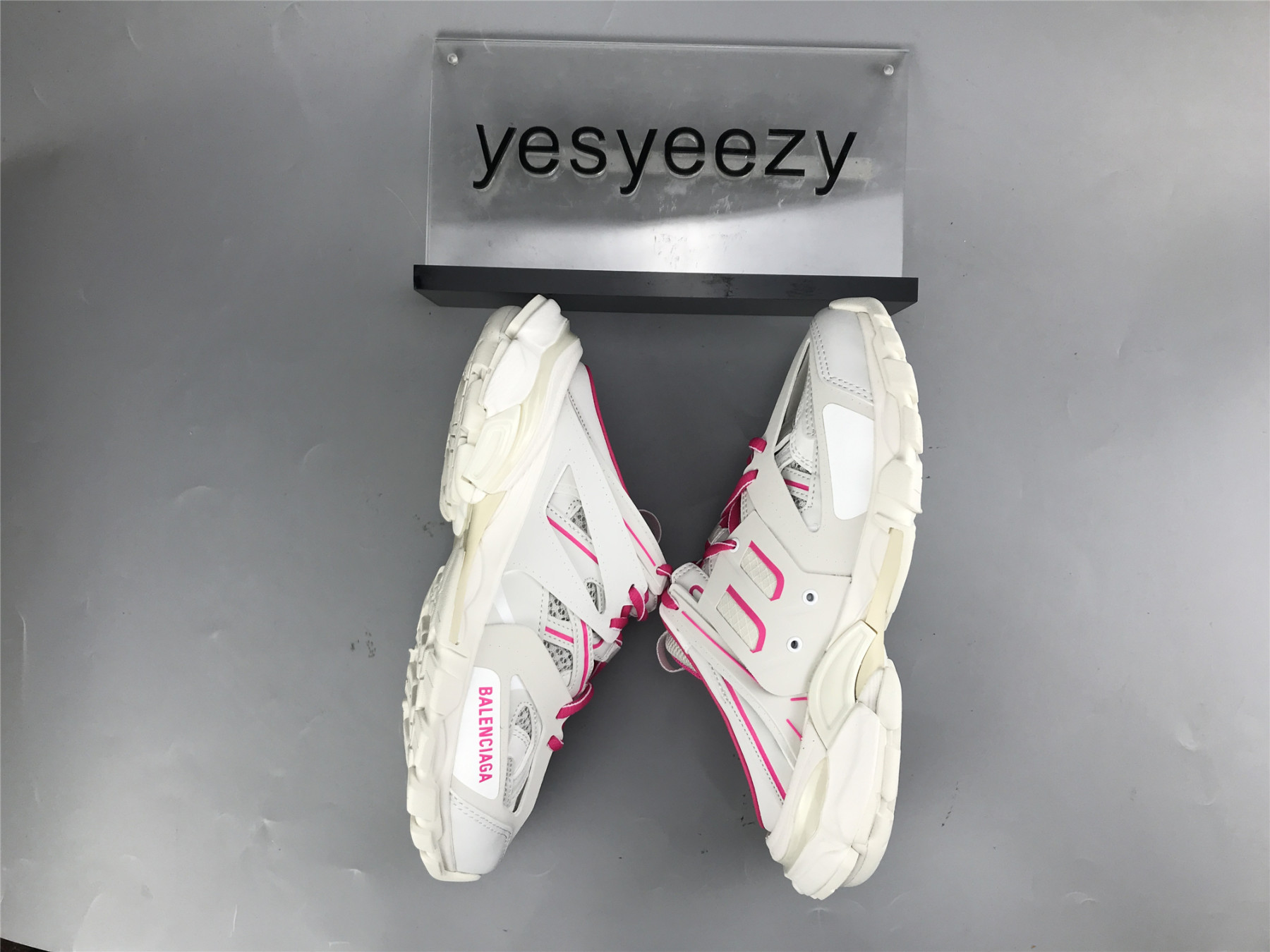 UA TRACK MULE WHITE ROSE RED
