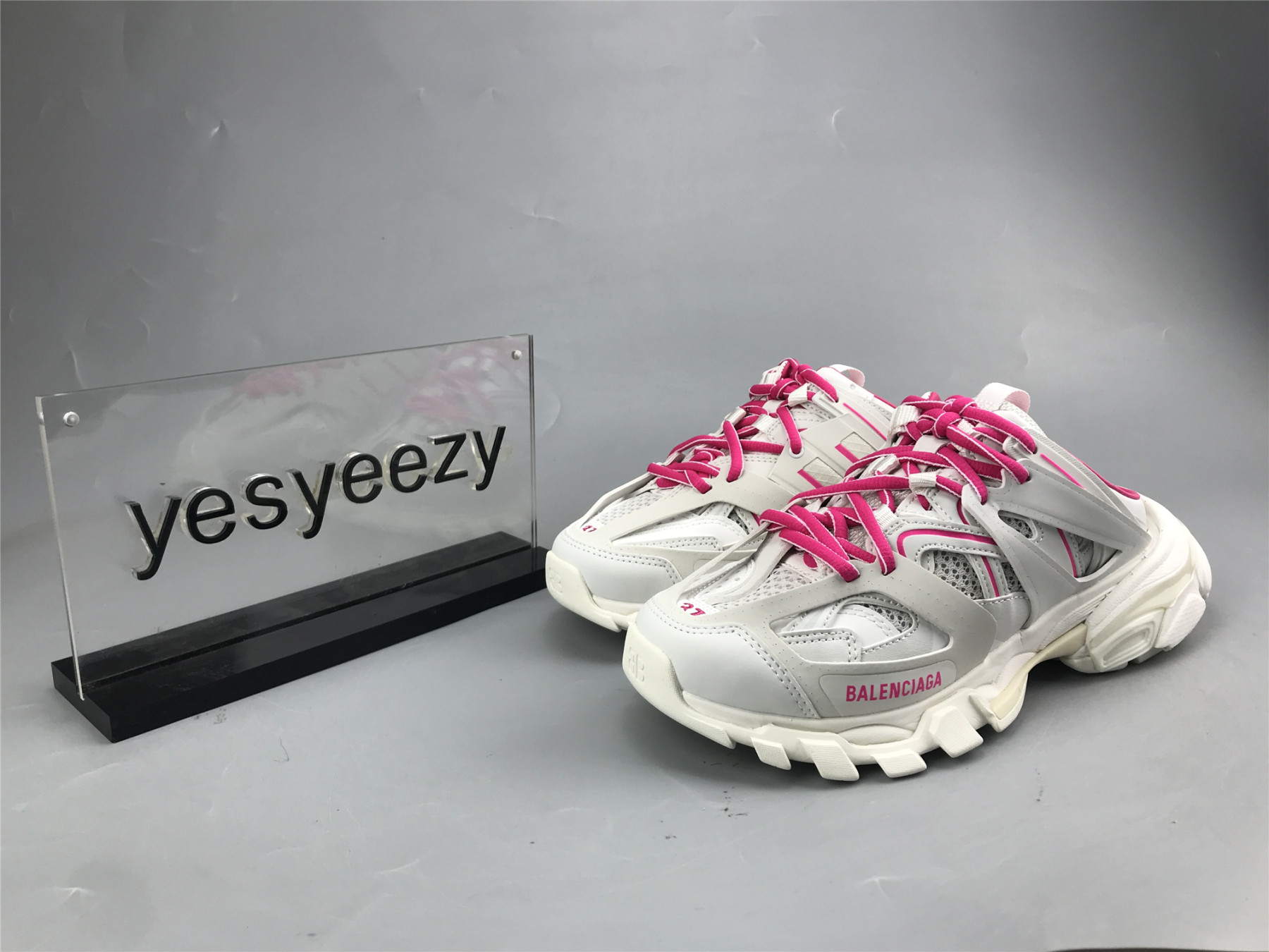 UA TRACK MULE WHITE ROSE RED