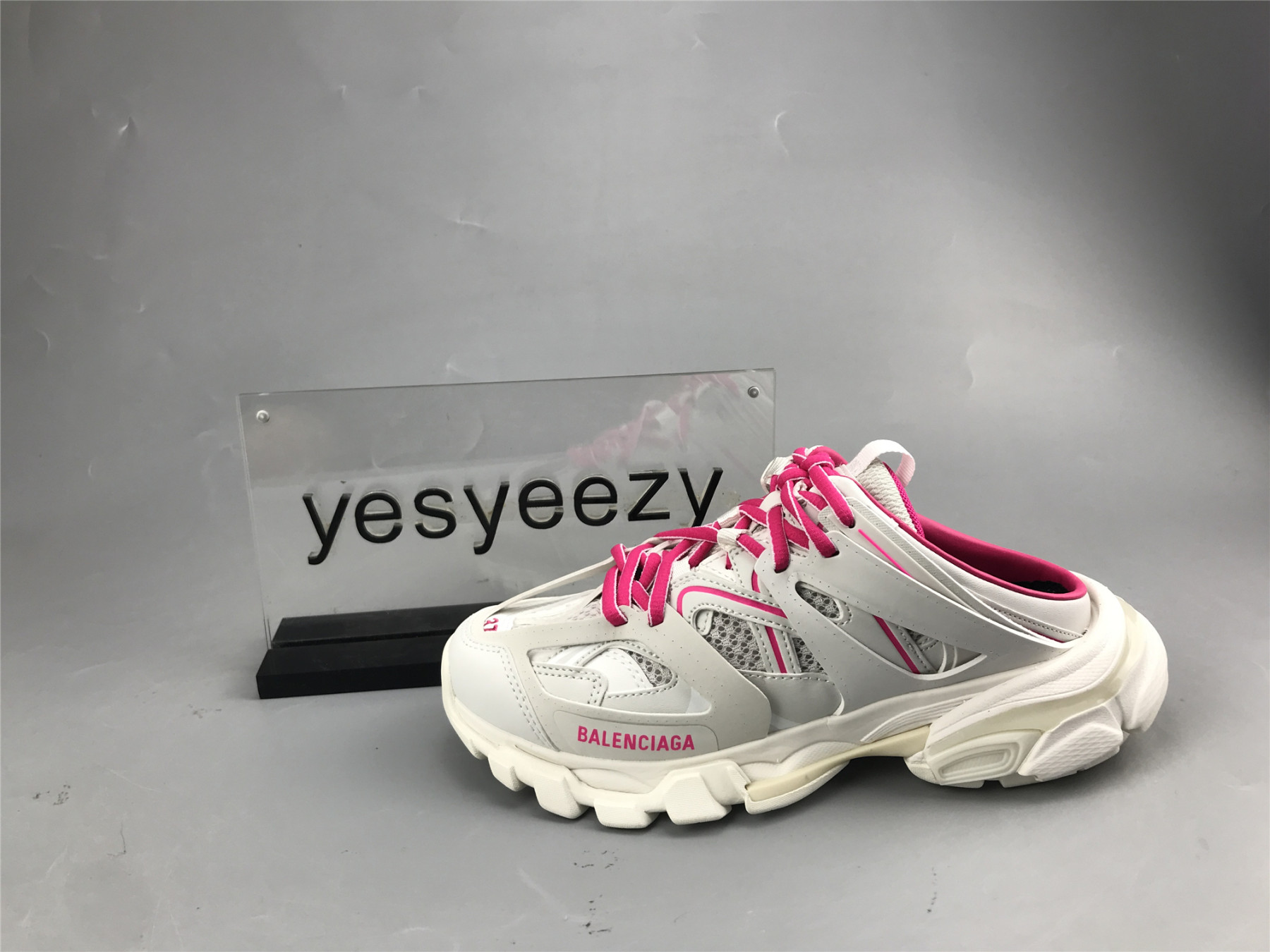 UA TRACK MULE WHITE ROSE RED
