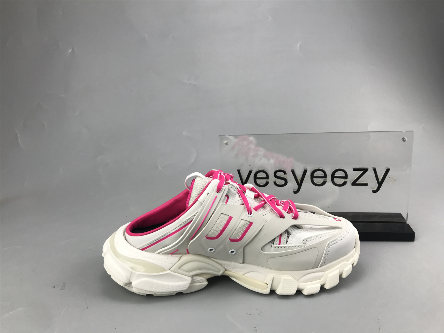 UA TRACK MULE WHITE ROSE RED