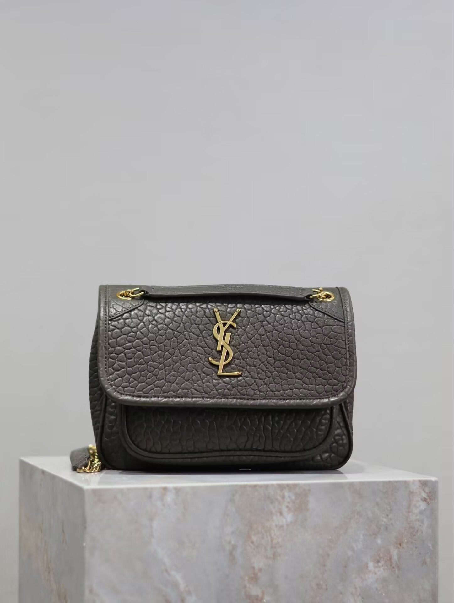Y51 niki in grained lambskin 828736 22x16.5x12cm