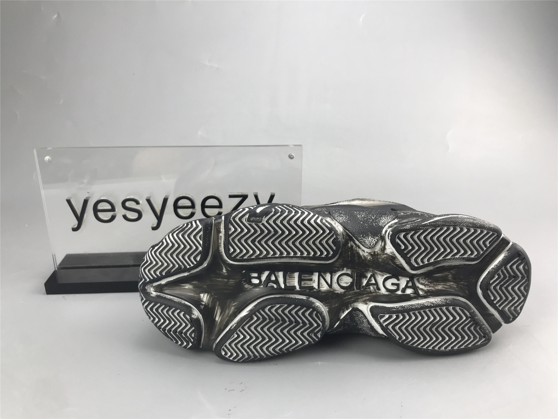 UA TRIPLE S CLEAR SOLE BLACK GREY