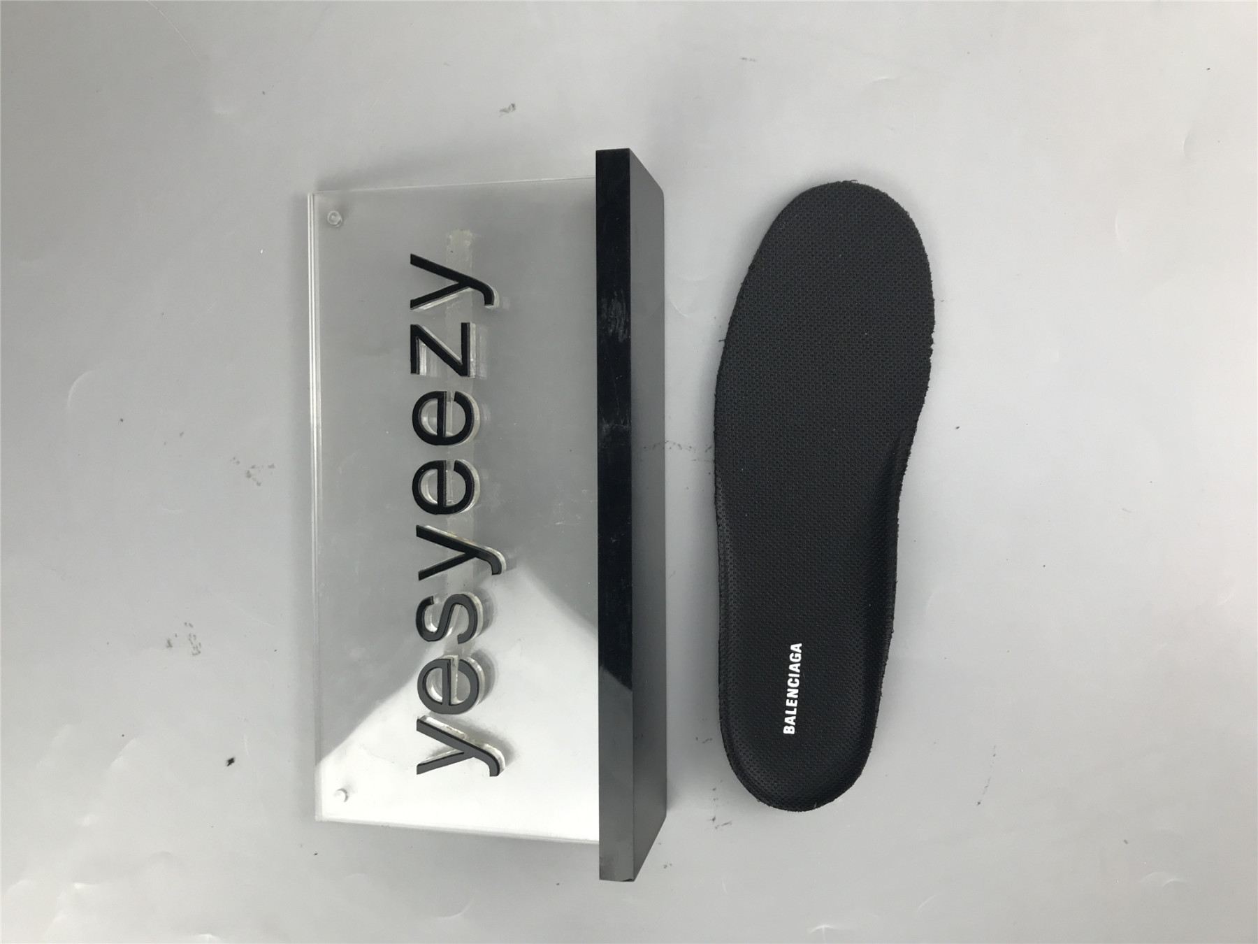 UA TRIPLE S CLEAR SOLE BLACK GREY