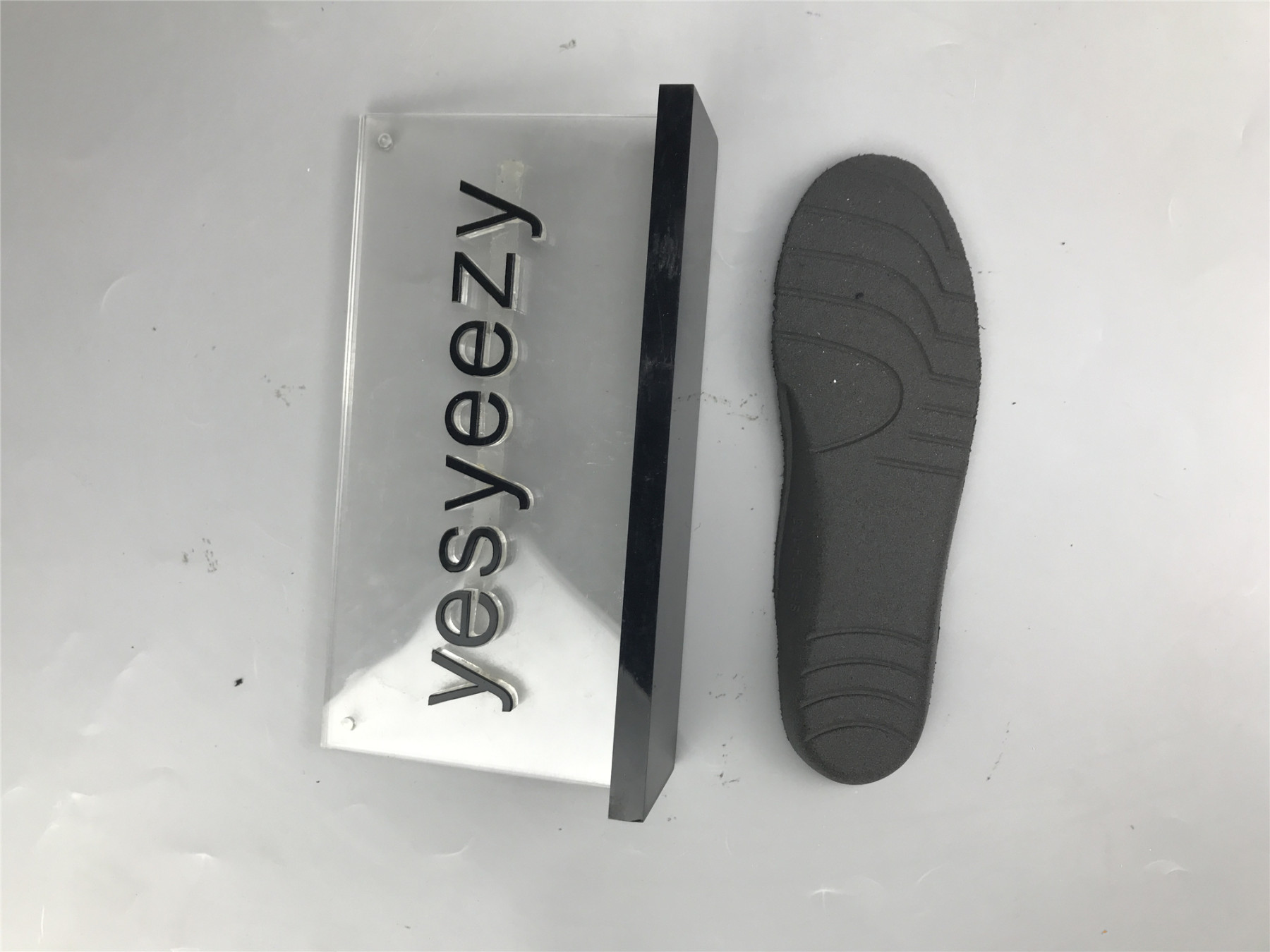 UA TRIPLE S CLEAR SOLE BLACK GREY