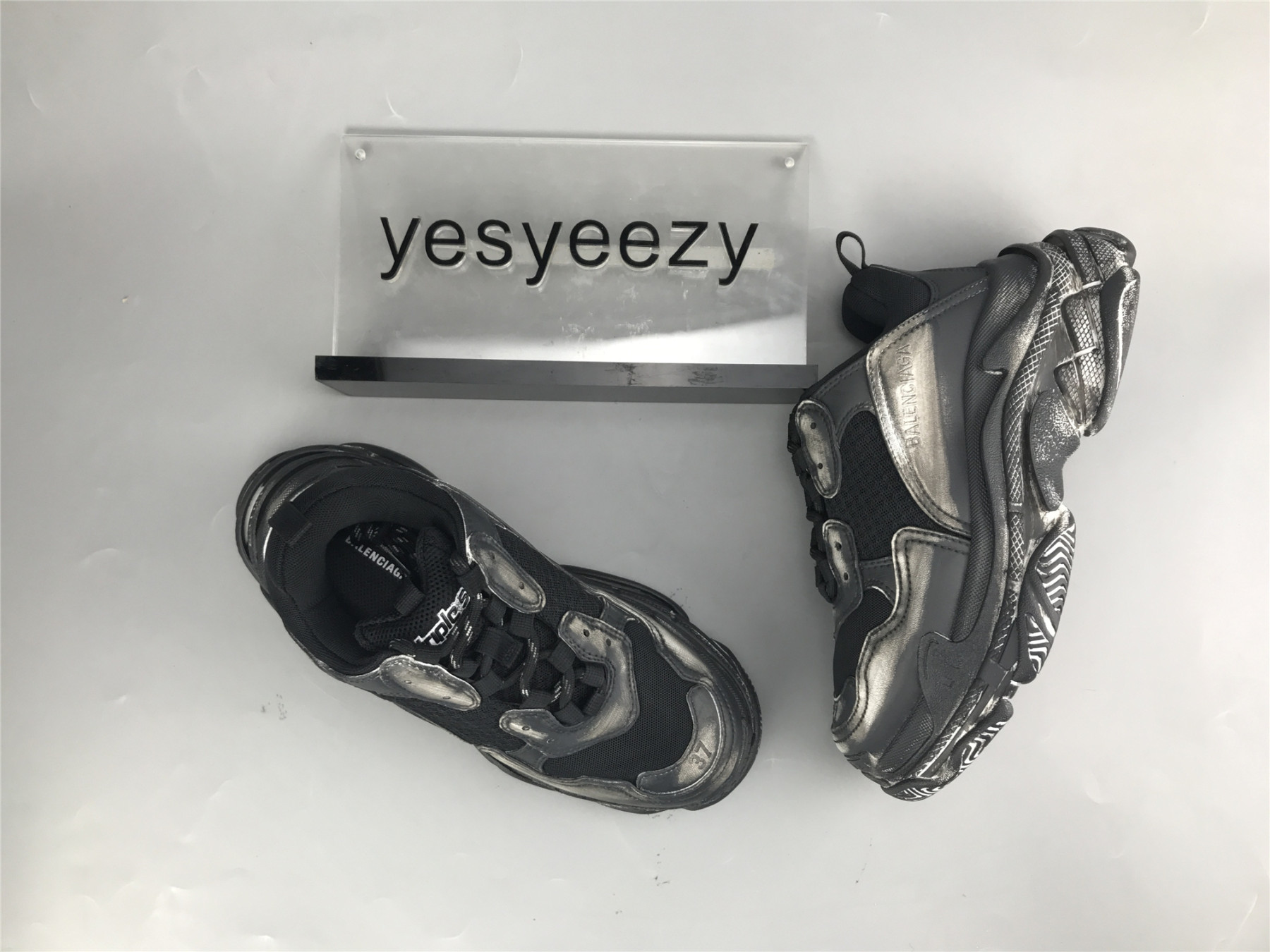 UA TRIPLE S CLEAR SOLE BLACK GREY