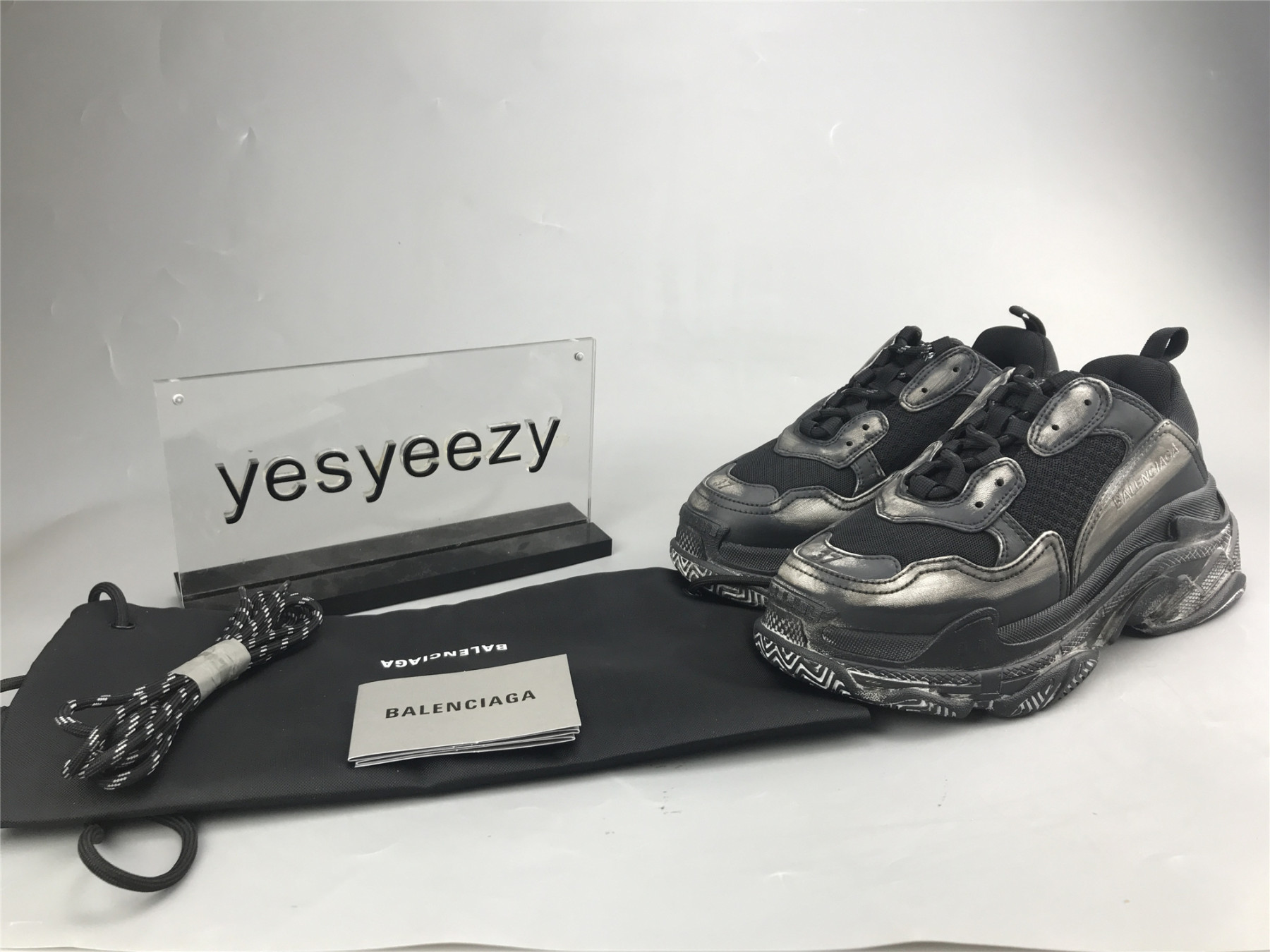 UA TRIPLE S CLEAR SOLE BLACK GREY