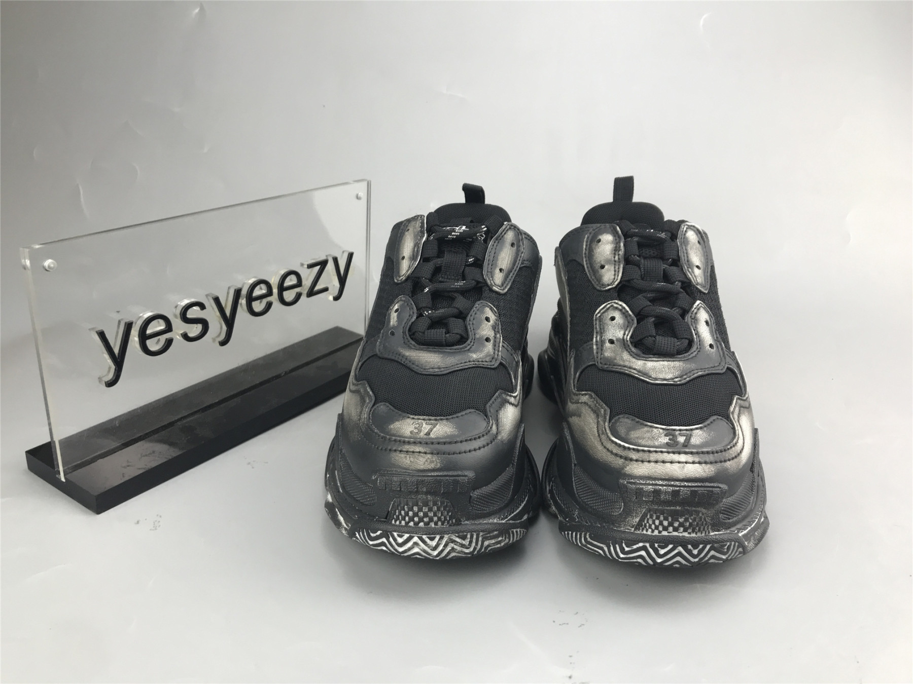 UA TRIPLE S CLEAR SOLE BLACK GREY