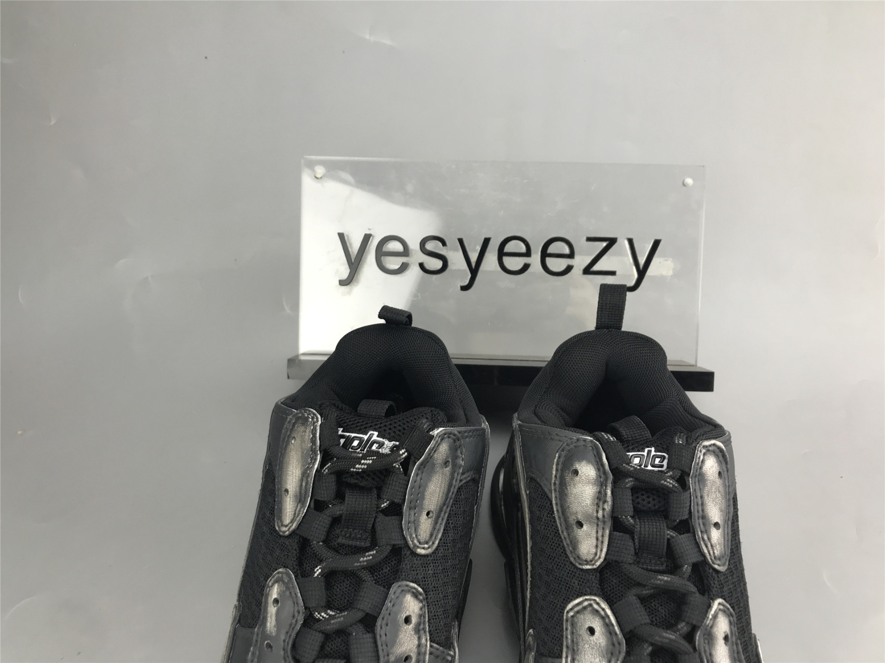 UA TRIPLE S CLEAR SOLE BLACK GREY