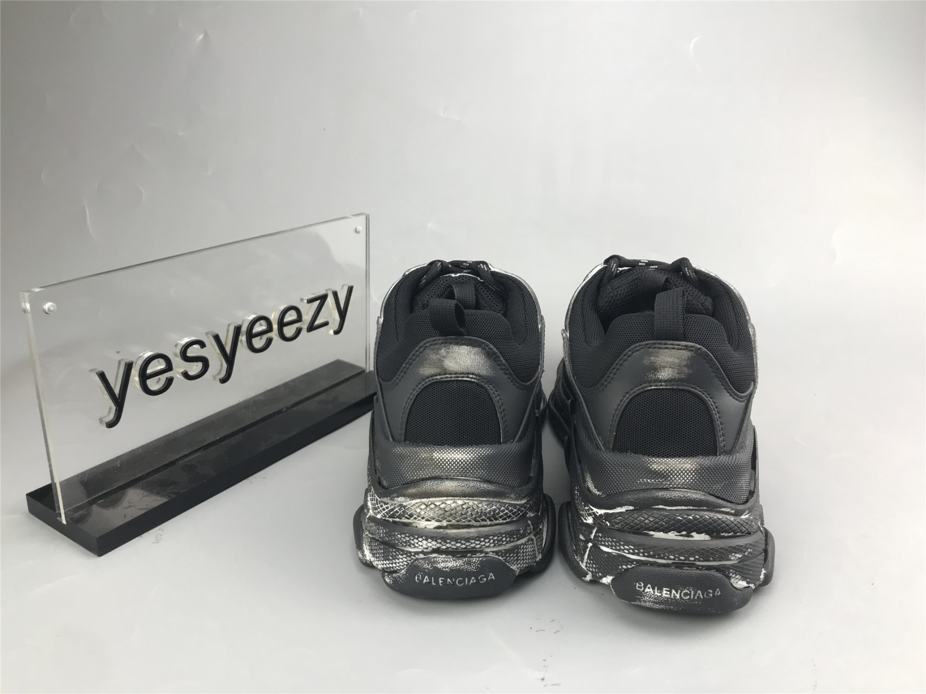 UA TRIPLE S CLEAR SOLE BLACK GREY