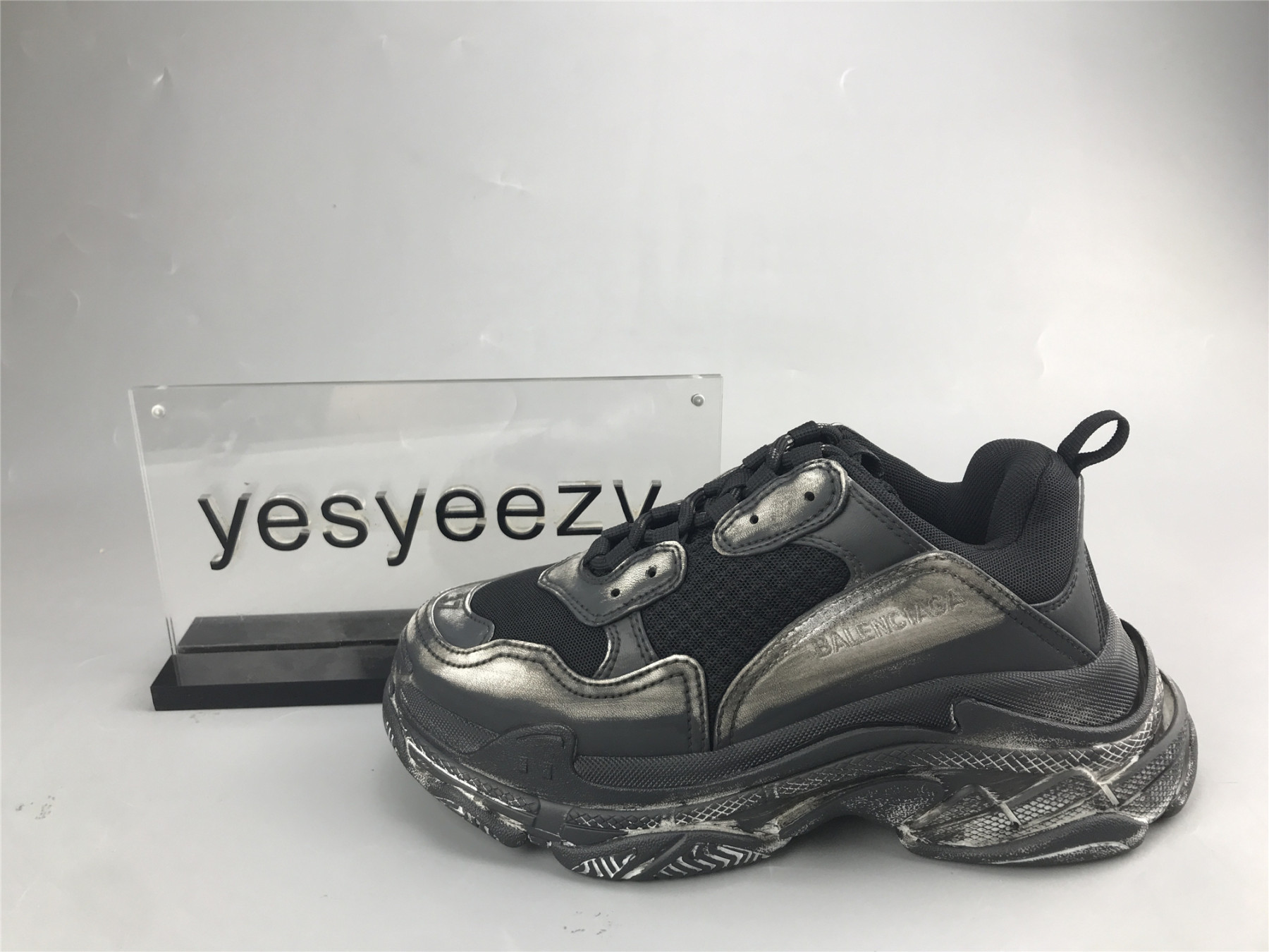UA TRIPLE S CLEAR SOLE BLACK GREY