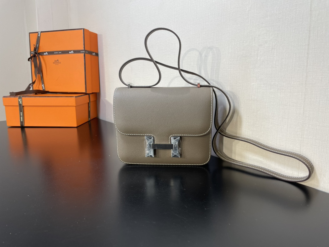 H**me5 Constance 24 Epsom leather silver hardware  9.4"x5.9"x3"