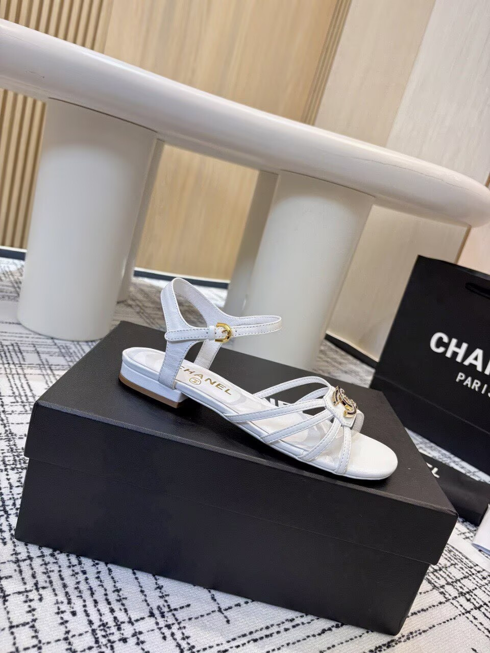 ua Ch**el sandals