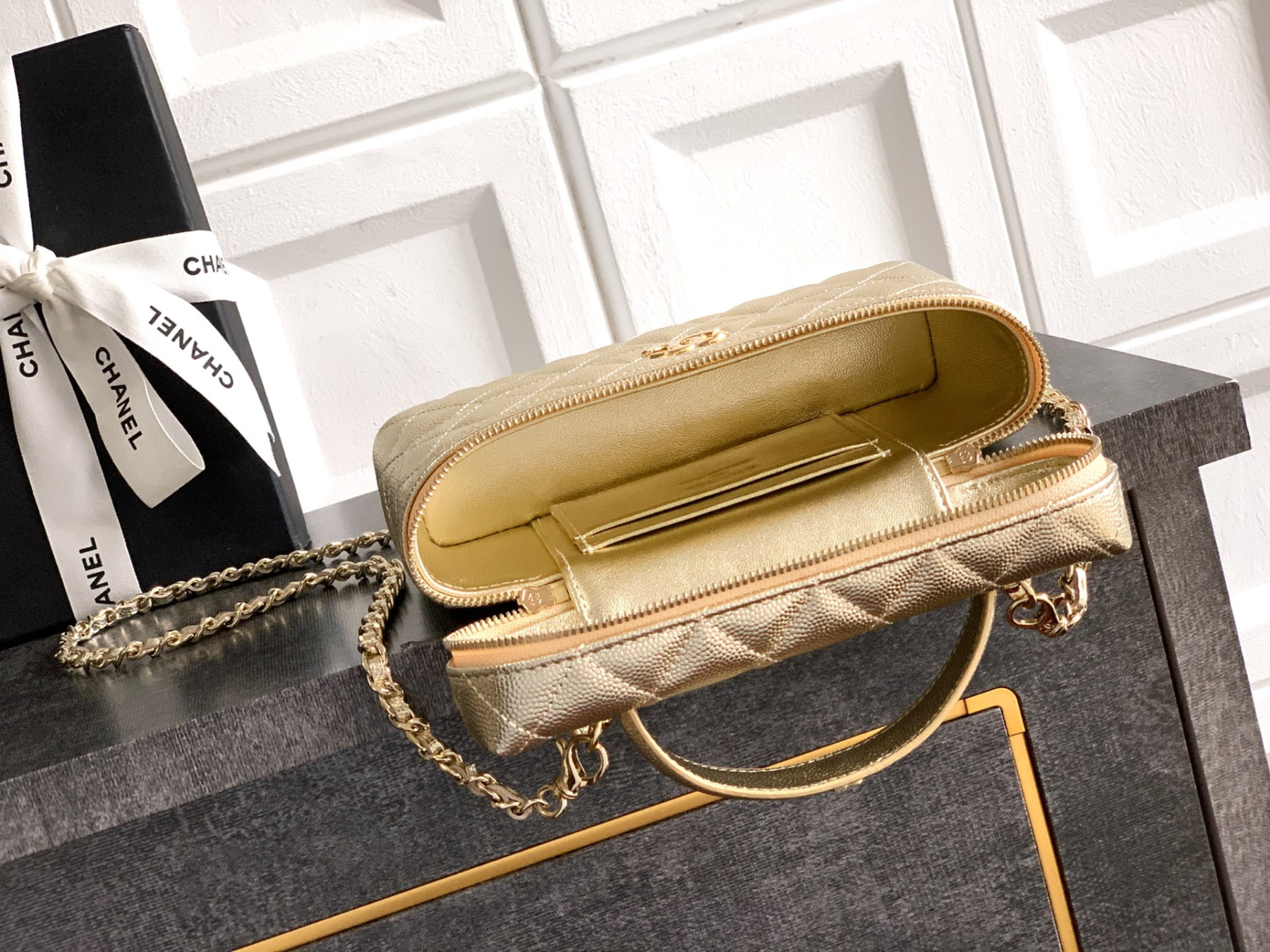 Ch**el long vanity with chain 17×19.5×5cm