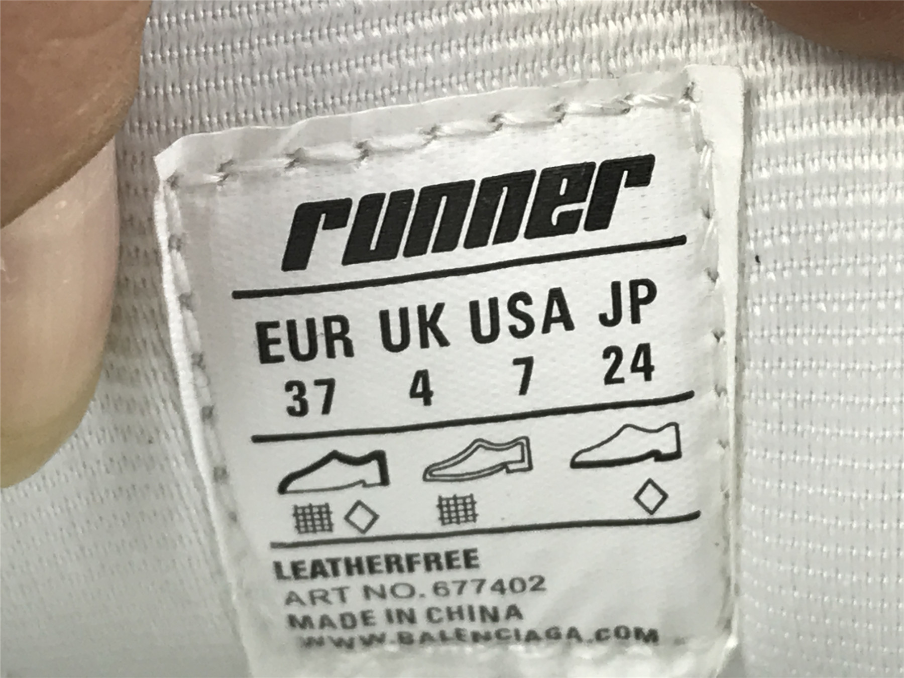 UA RUNNER WHITE PINK BEIGE