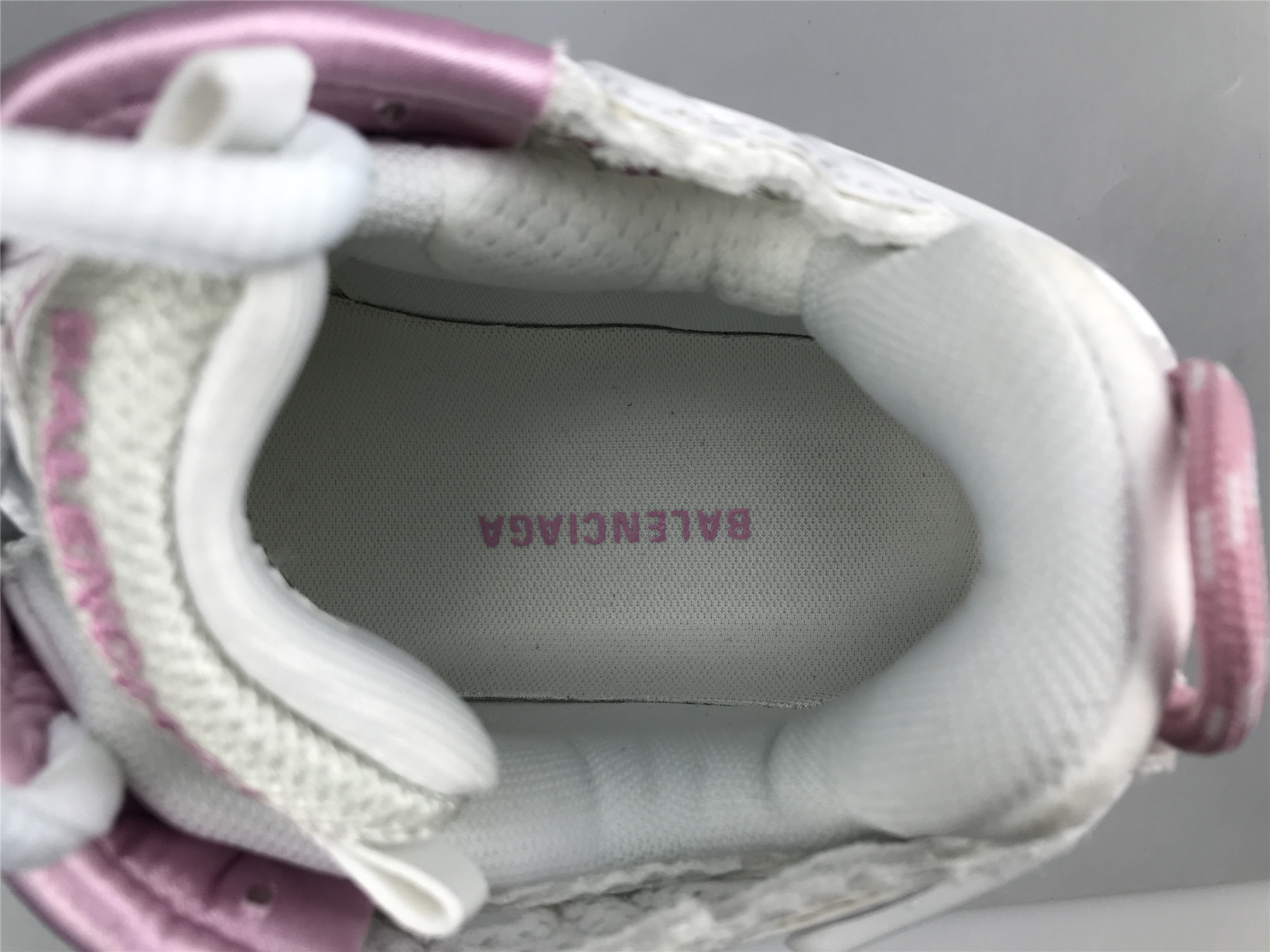 UA RUNNER WHITE PINK BEIGE