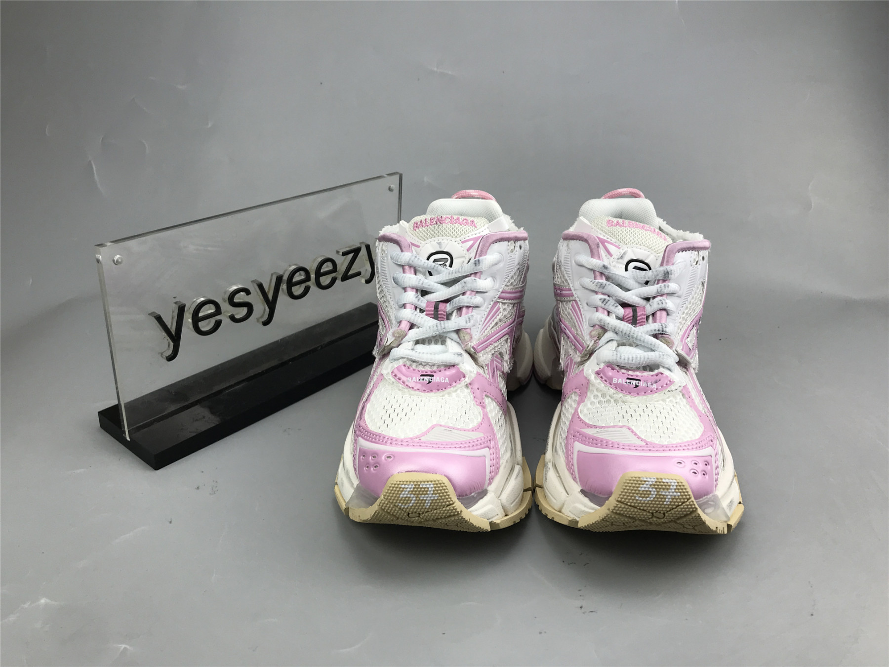 UA RUNNER WHITE PINK BEIGE