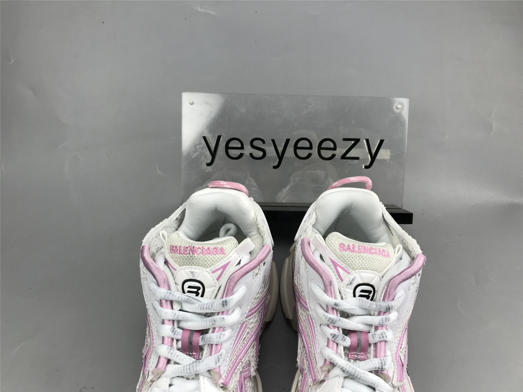 UA RUNNER WHITE PINK BEIGE