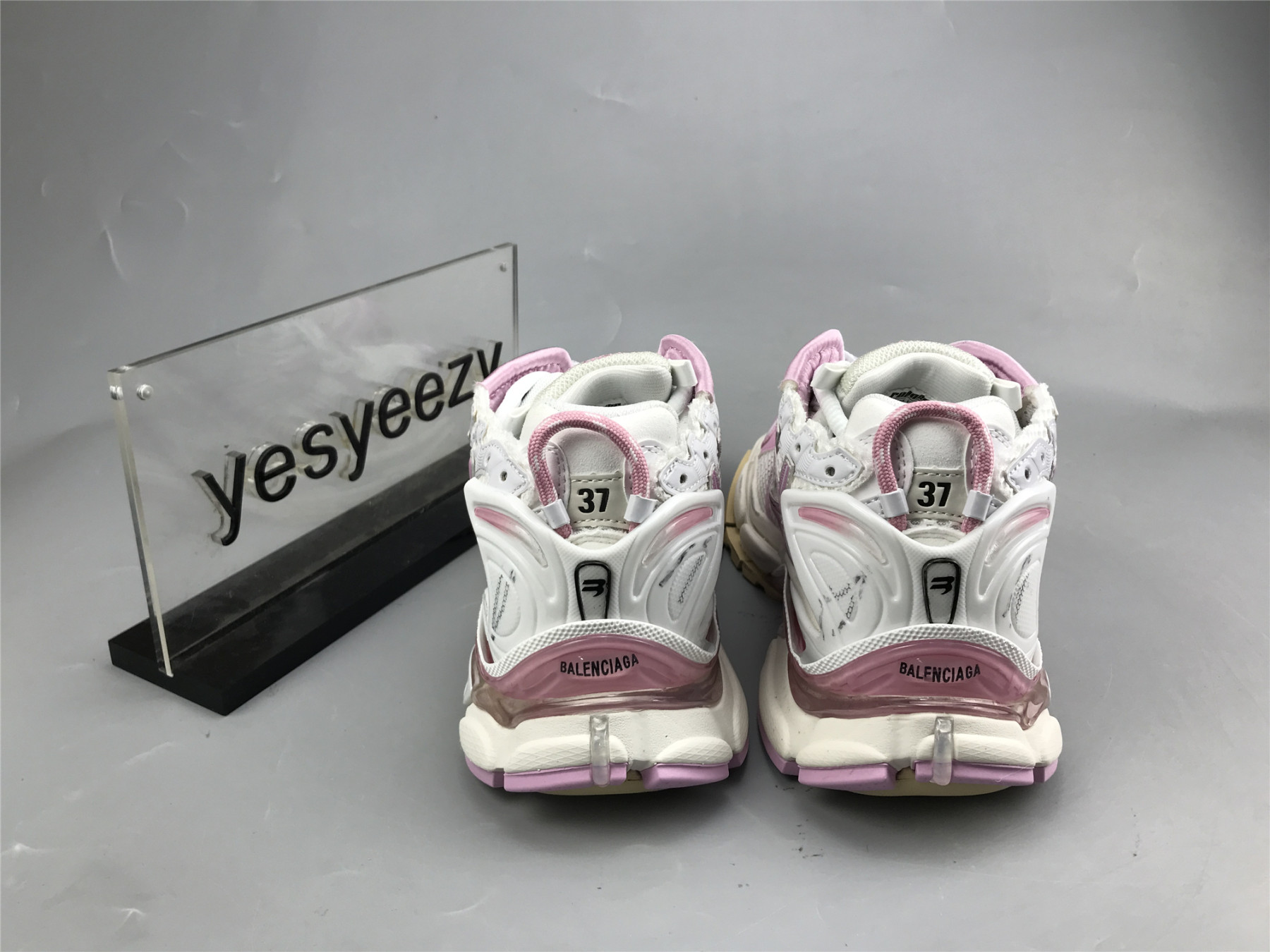 UA RUNNER WHITE PINK BEIGE