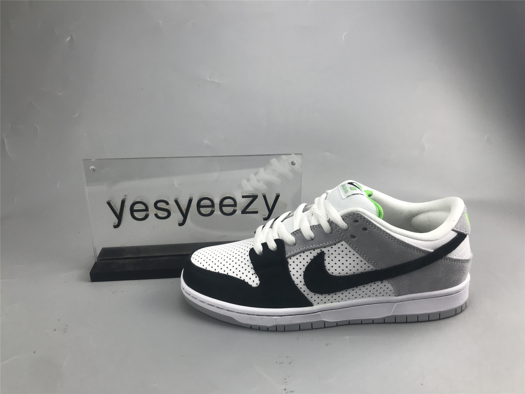 ua nike dunk low sb 