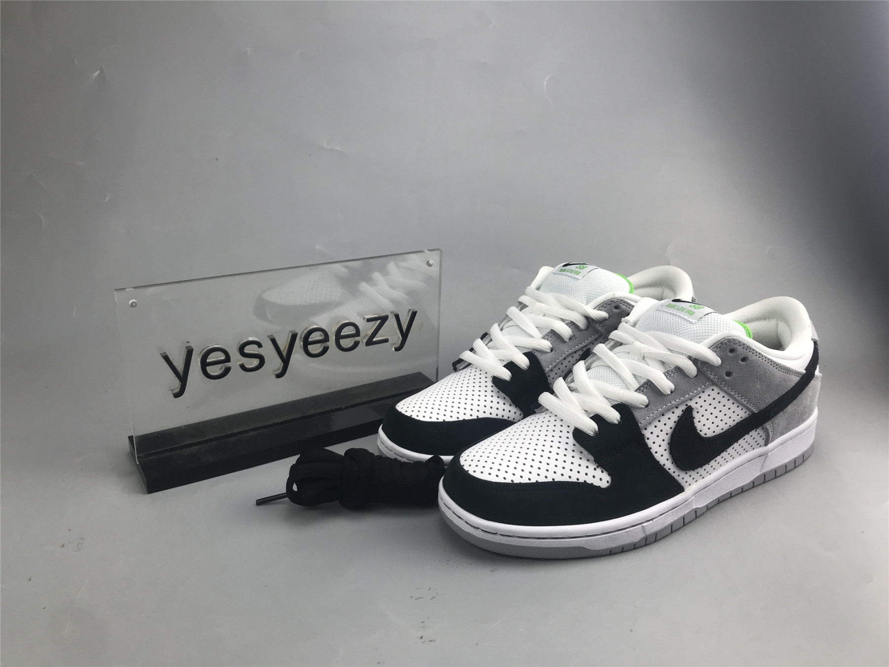 ua nike dunk low sb 