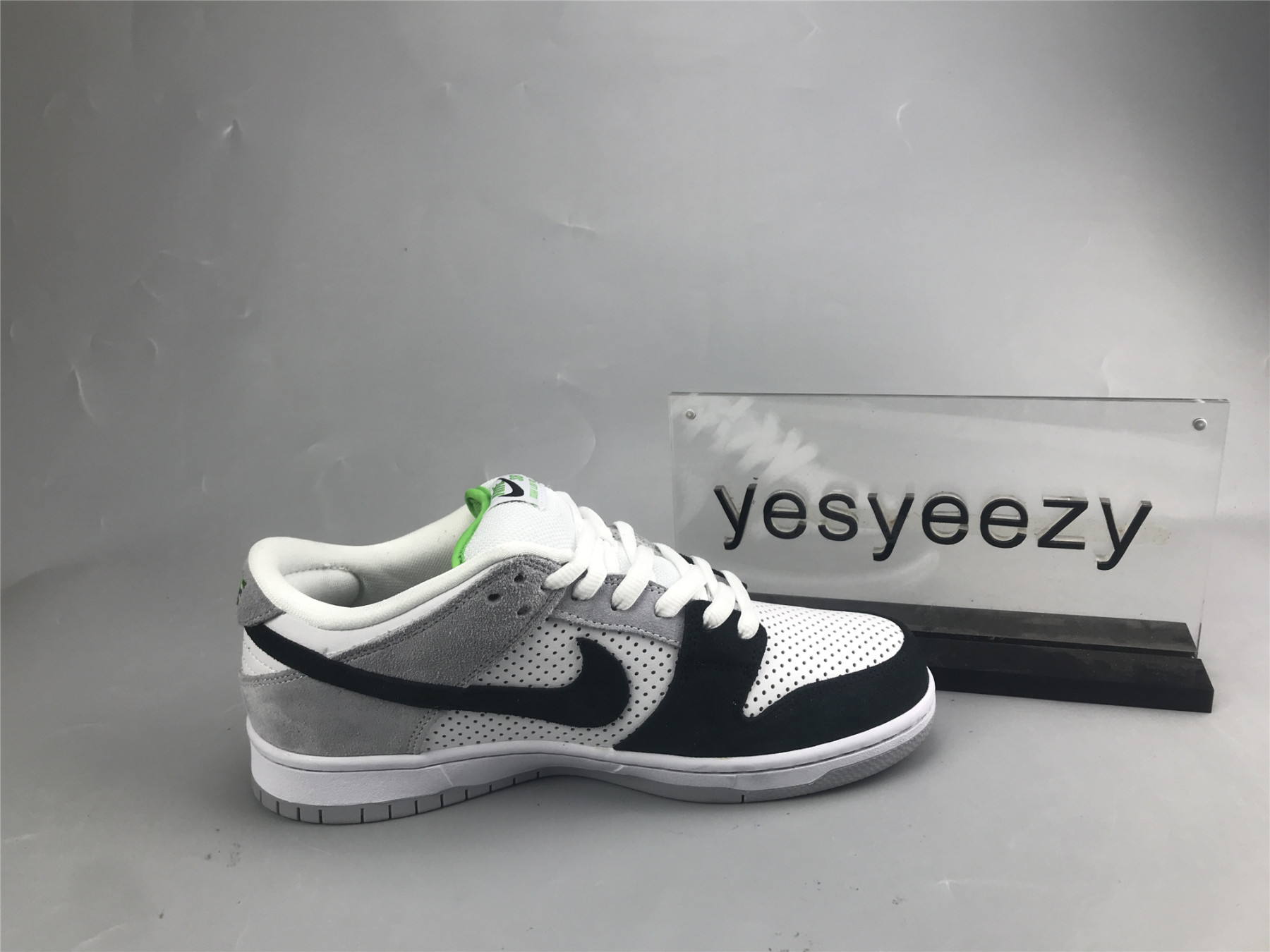 ua nike dunk low sb 