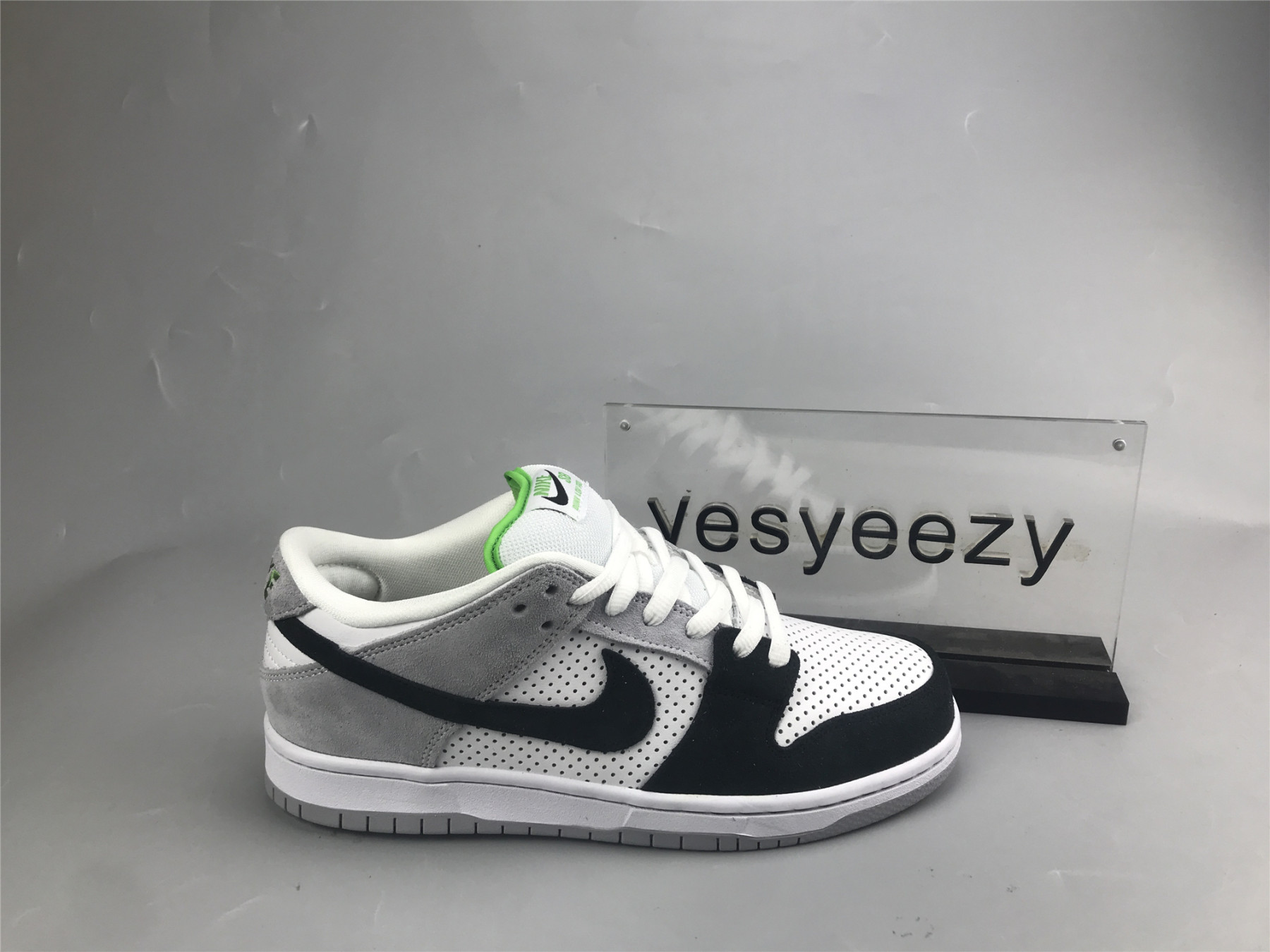 ua nike dunk low sb 