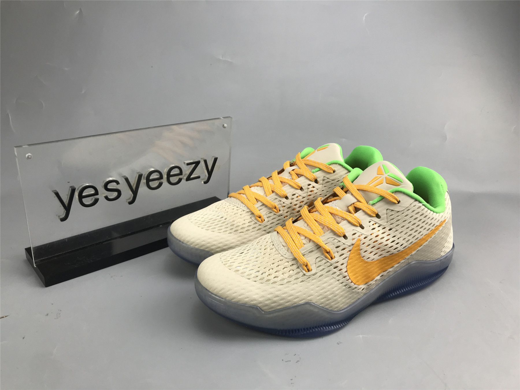 UA NIKE KOBE 11 