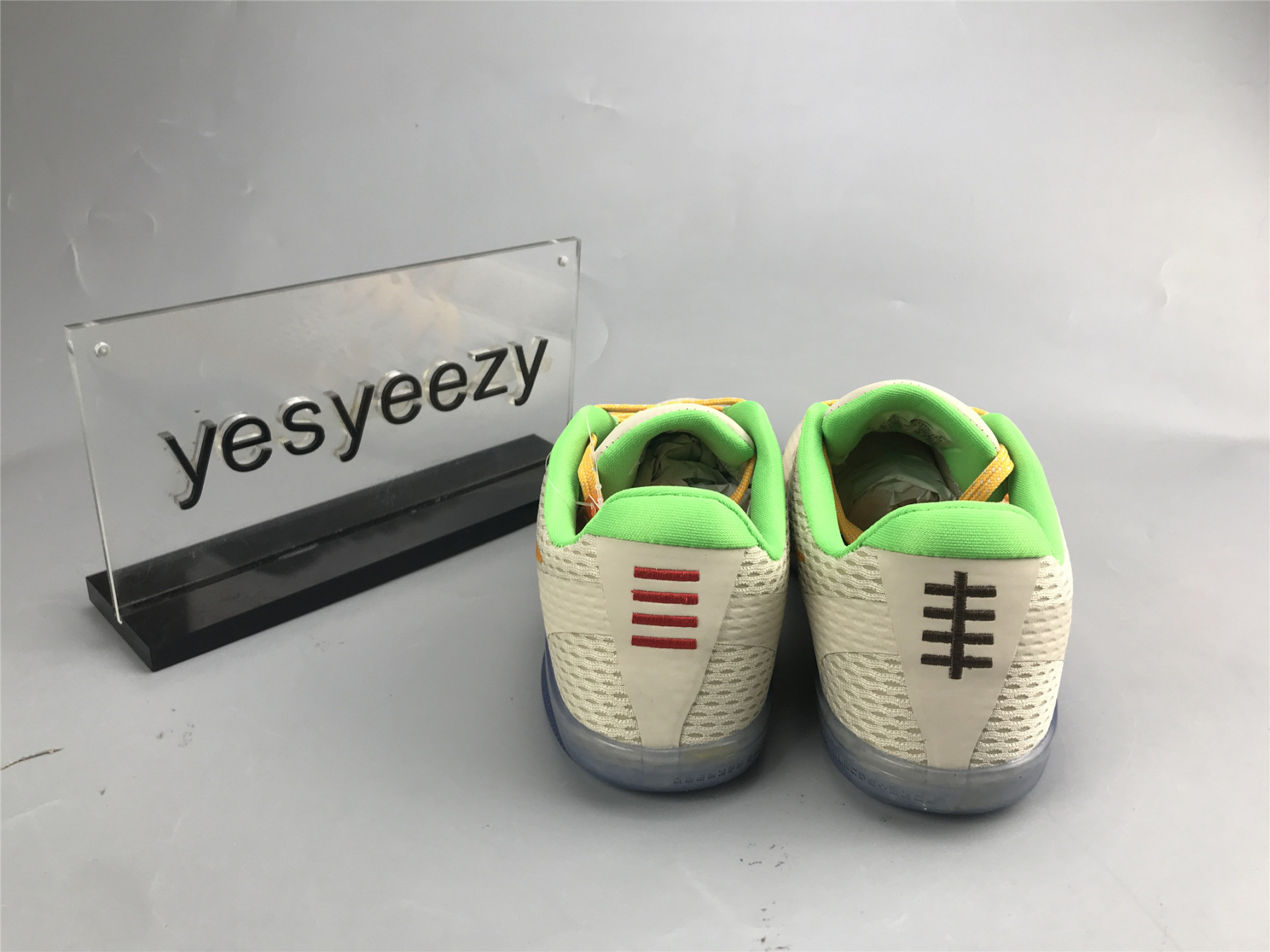 UA NIKE KOBE 11 