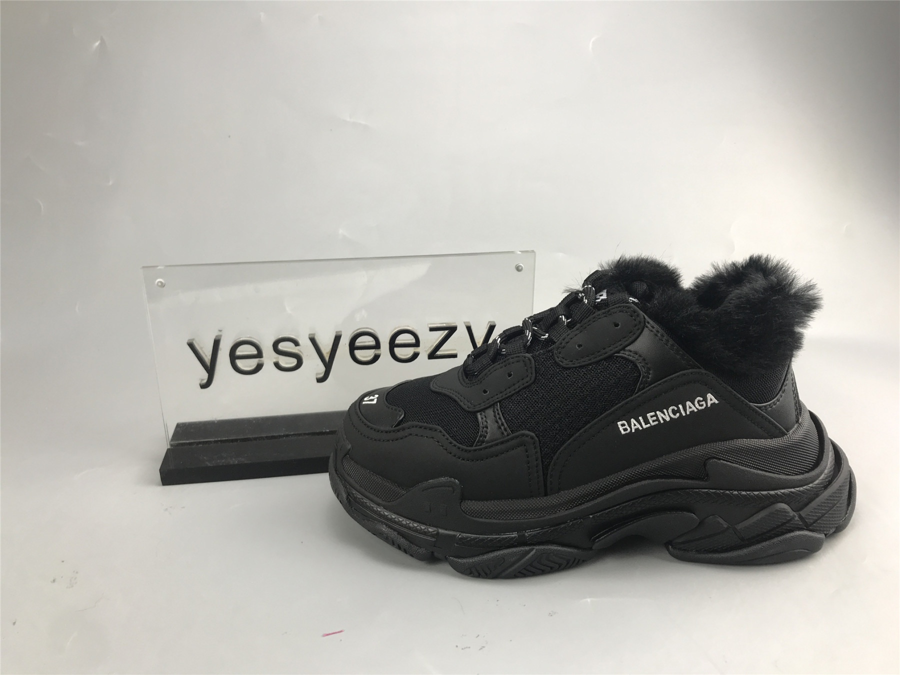UA TRIPLE S SNEAKER FUR BLACK