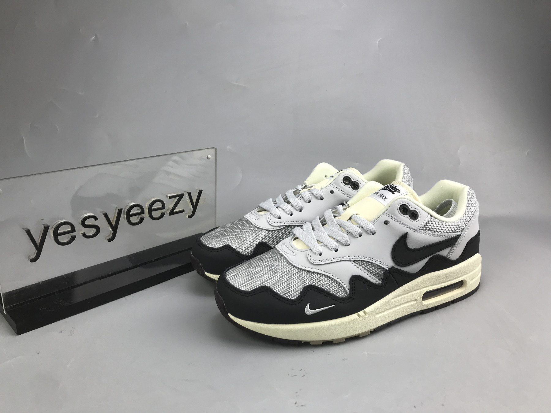 UA NIKE AIR MAX 1/P