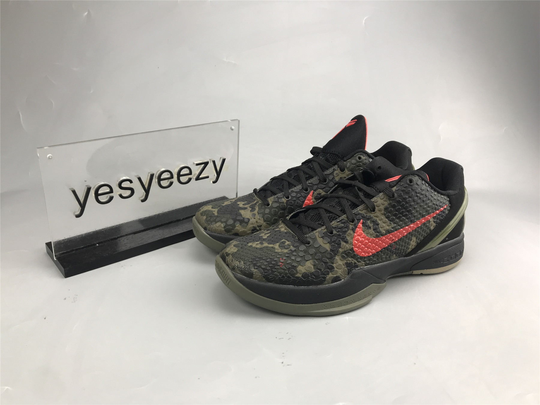 UA NIKE ZOOM KOBE 6 