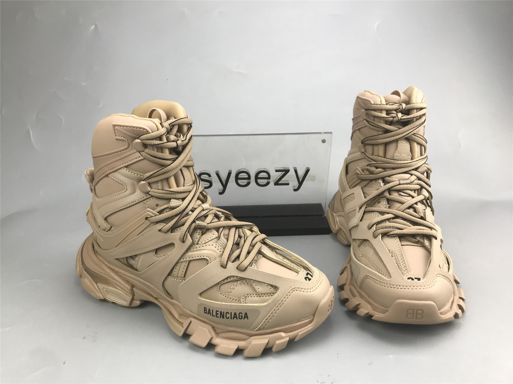 UA TRACK HIKE COFFEE BROWN