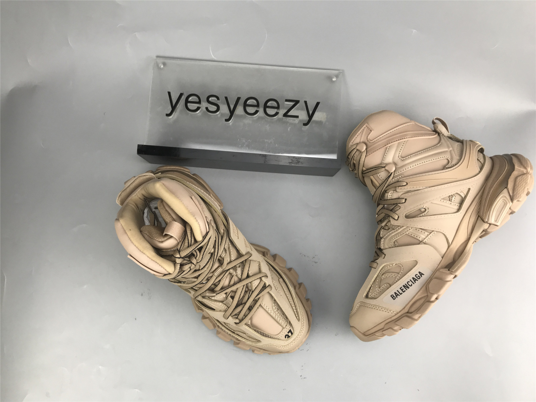UA TRACK HIKE COFFEE BROWN