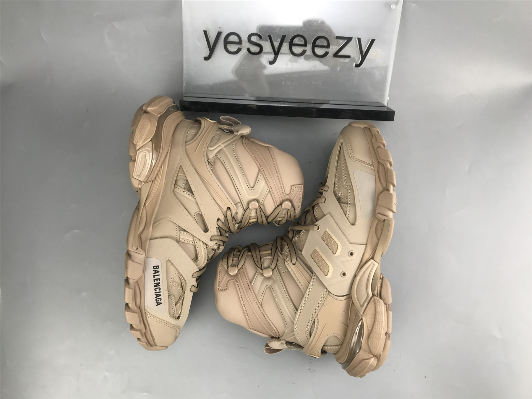 UA TRACK HIKE COFFEE BROWN