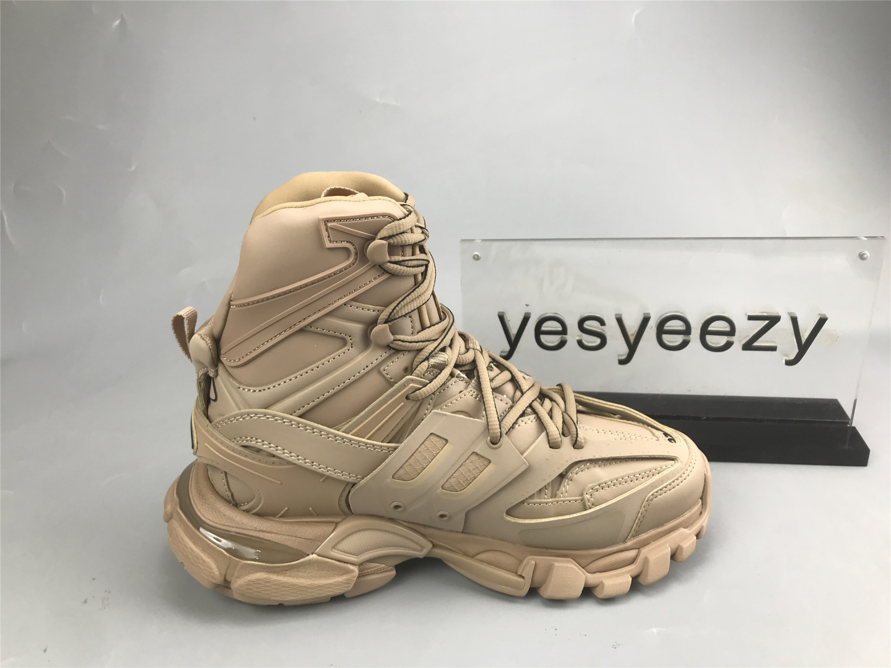 UA TRACK HIKE COFFEE BROWN