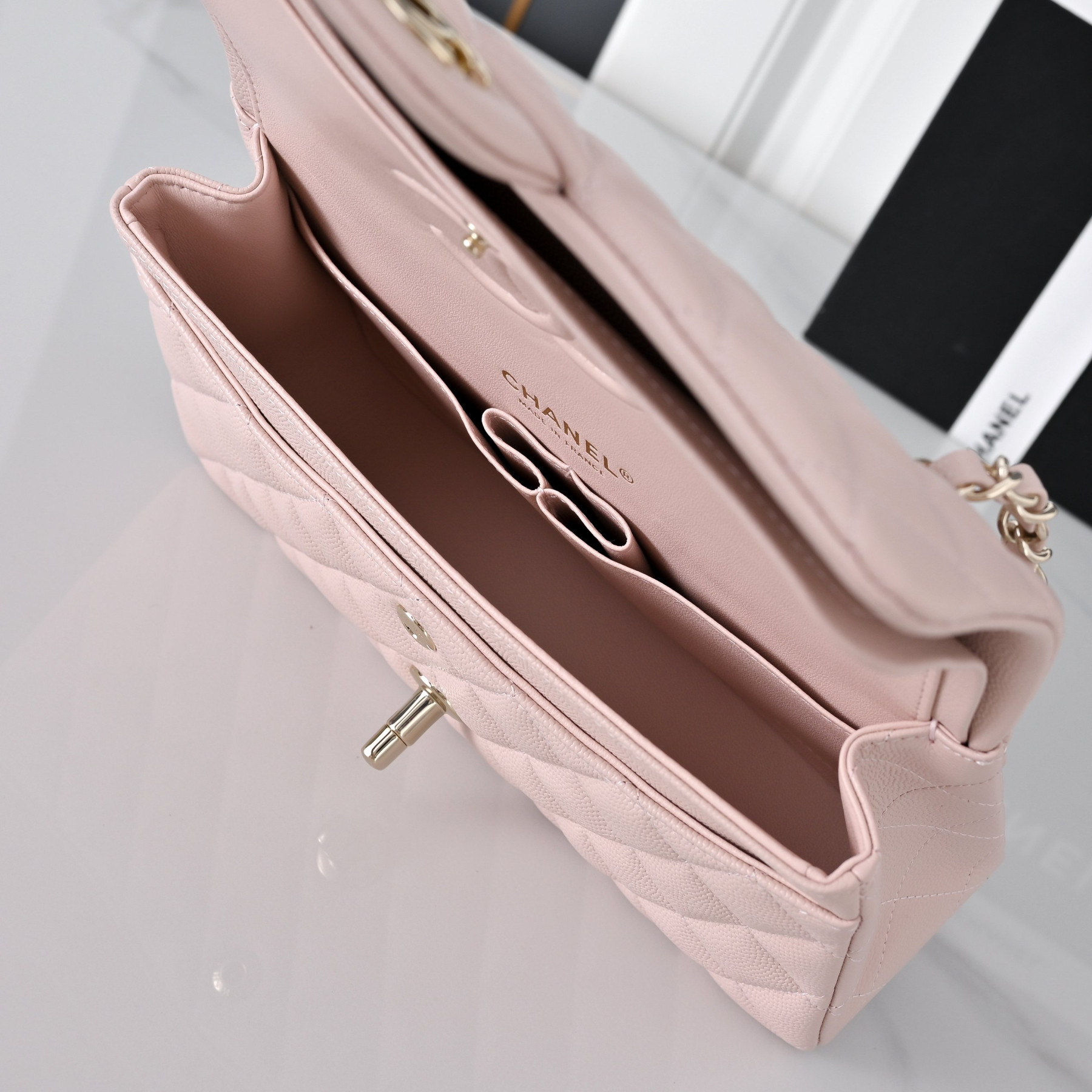 Ch**el classic flap handbag light pink with light gold hardware and caviar leather a01113 23x14.5x6cm