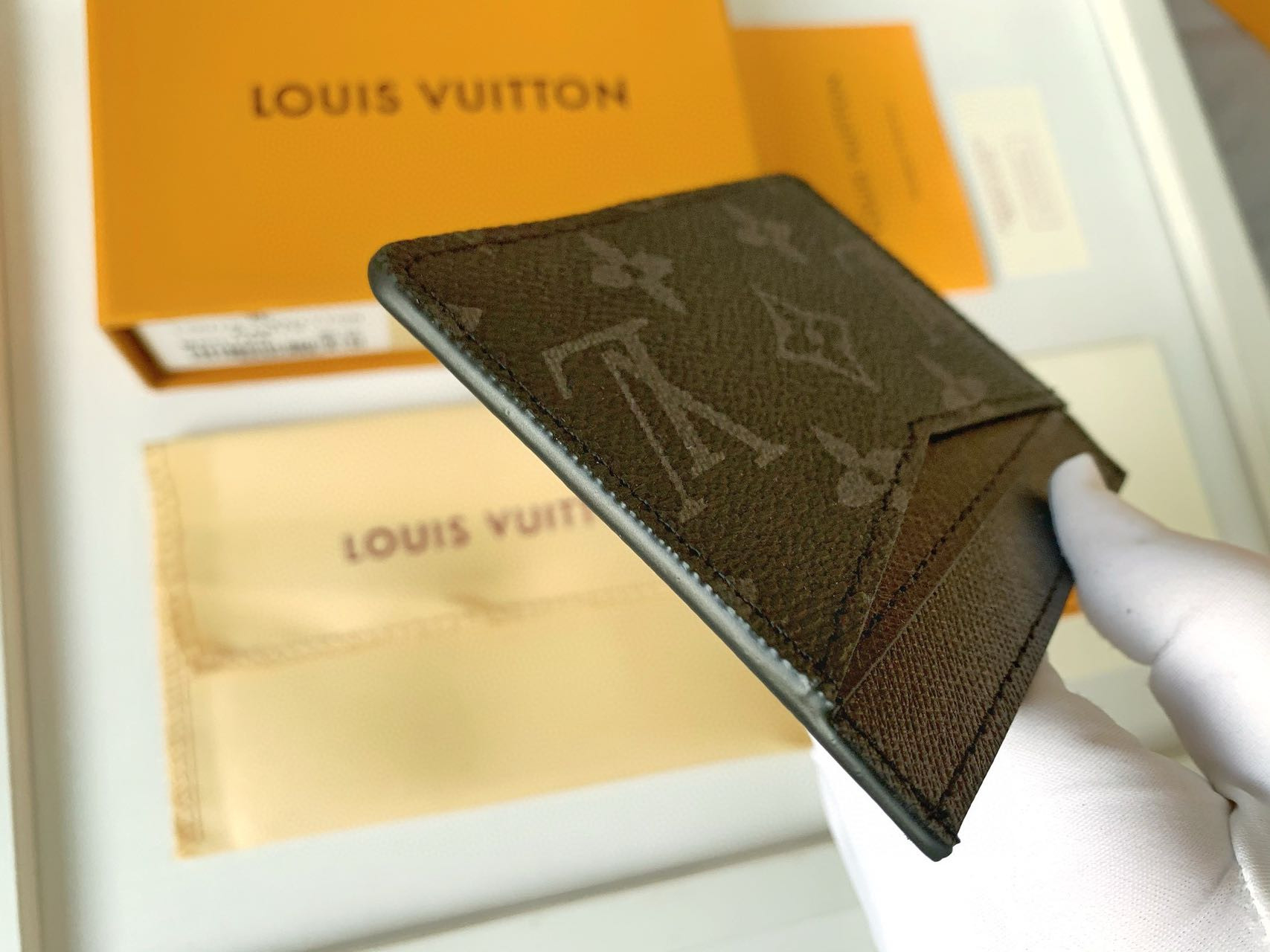 L0vis Vvtt0n LV CARD HOLDER Black 8X11CM