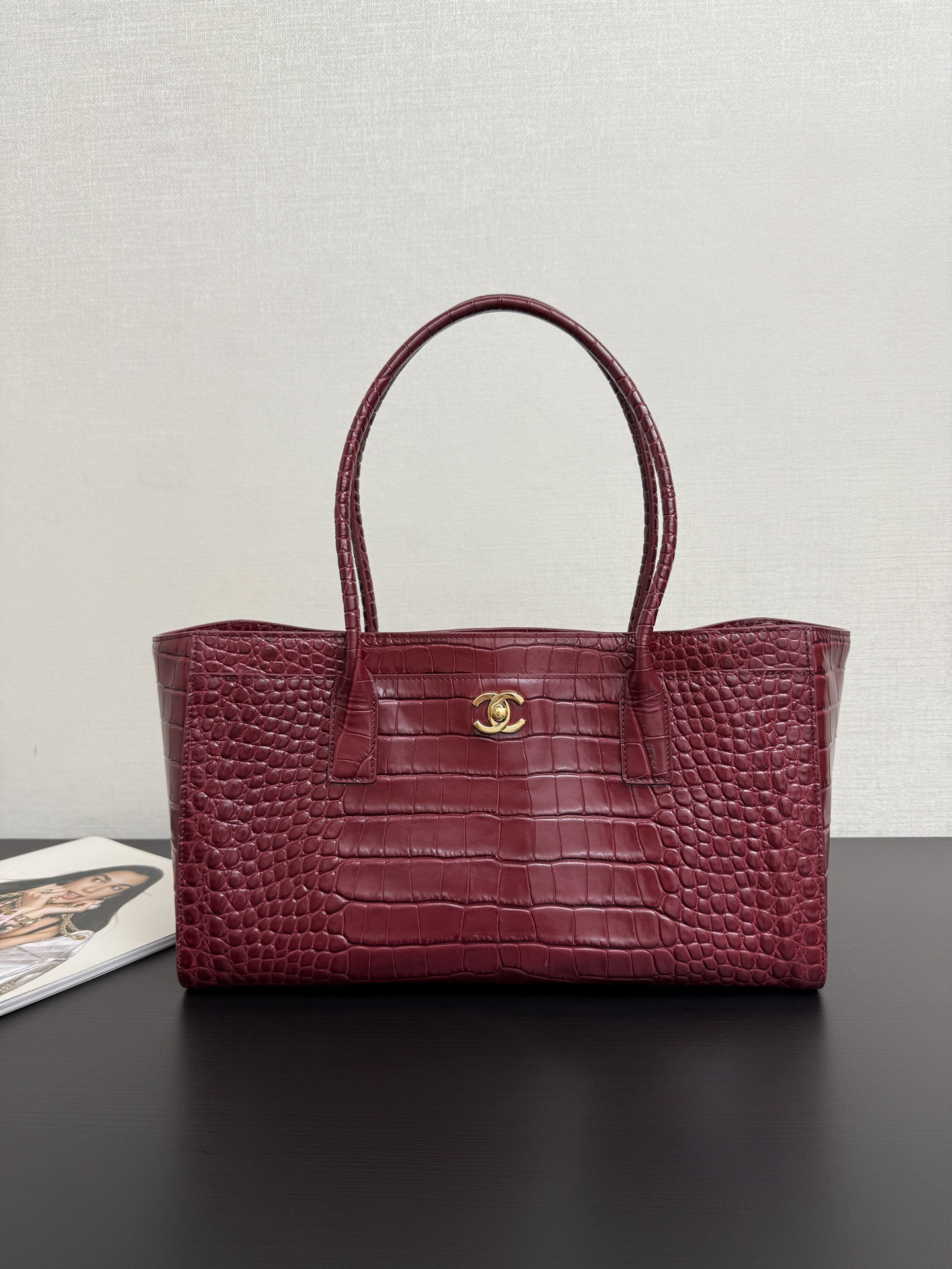 Ch**el tote crocodile-embossed bag 35x21x12cm